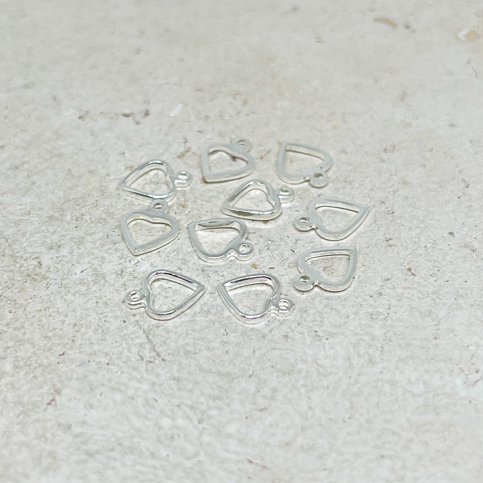 10 St. Anhänger Herzen Messinganhänger Herz versilbert