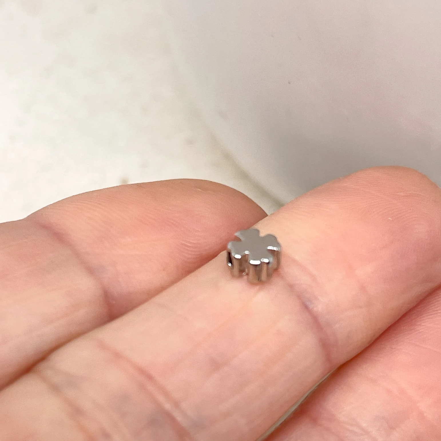 10 St. Kleeblatt Messing Perlen