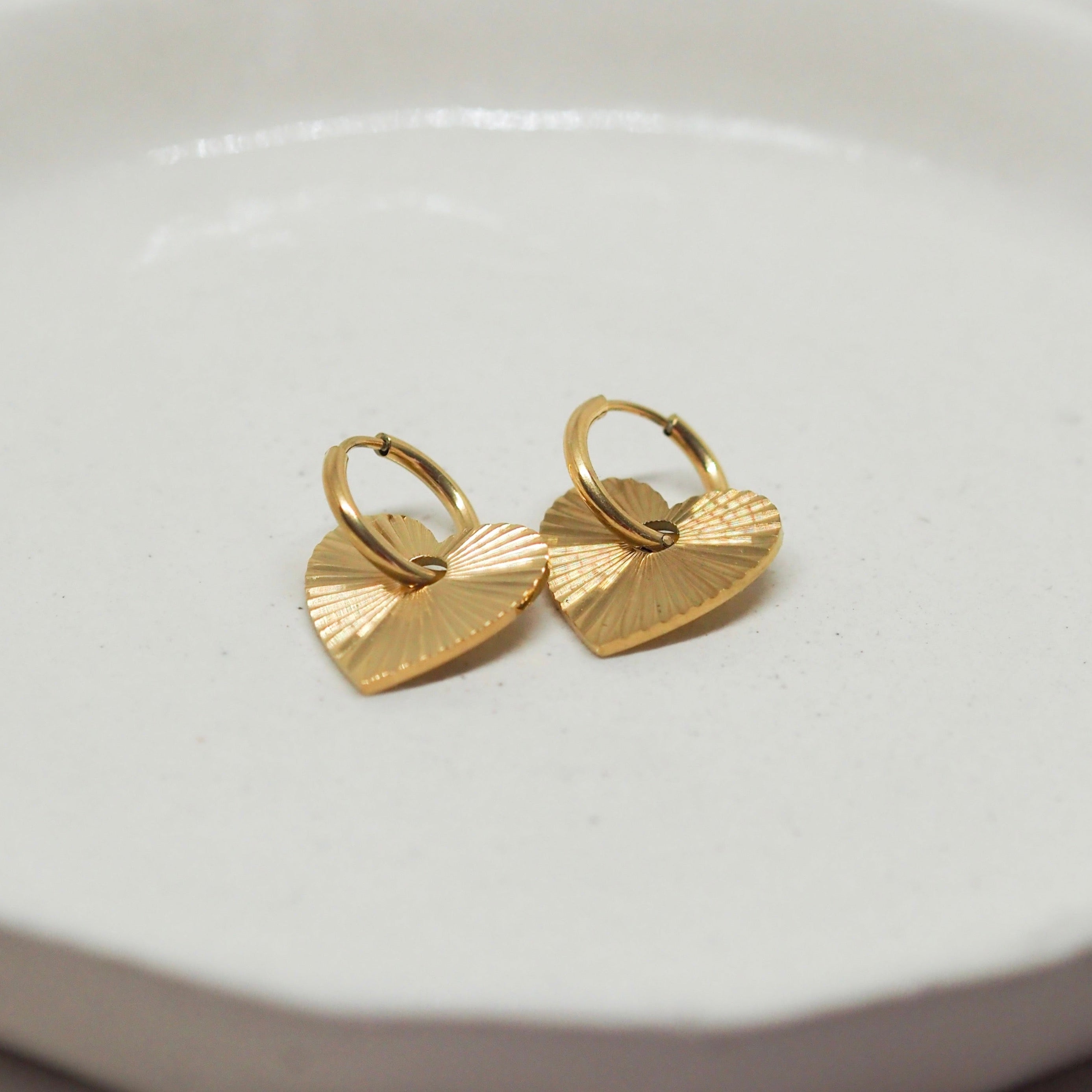 Edelstahlcreolen mit Herzanhänger Medium 1 von 5