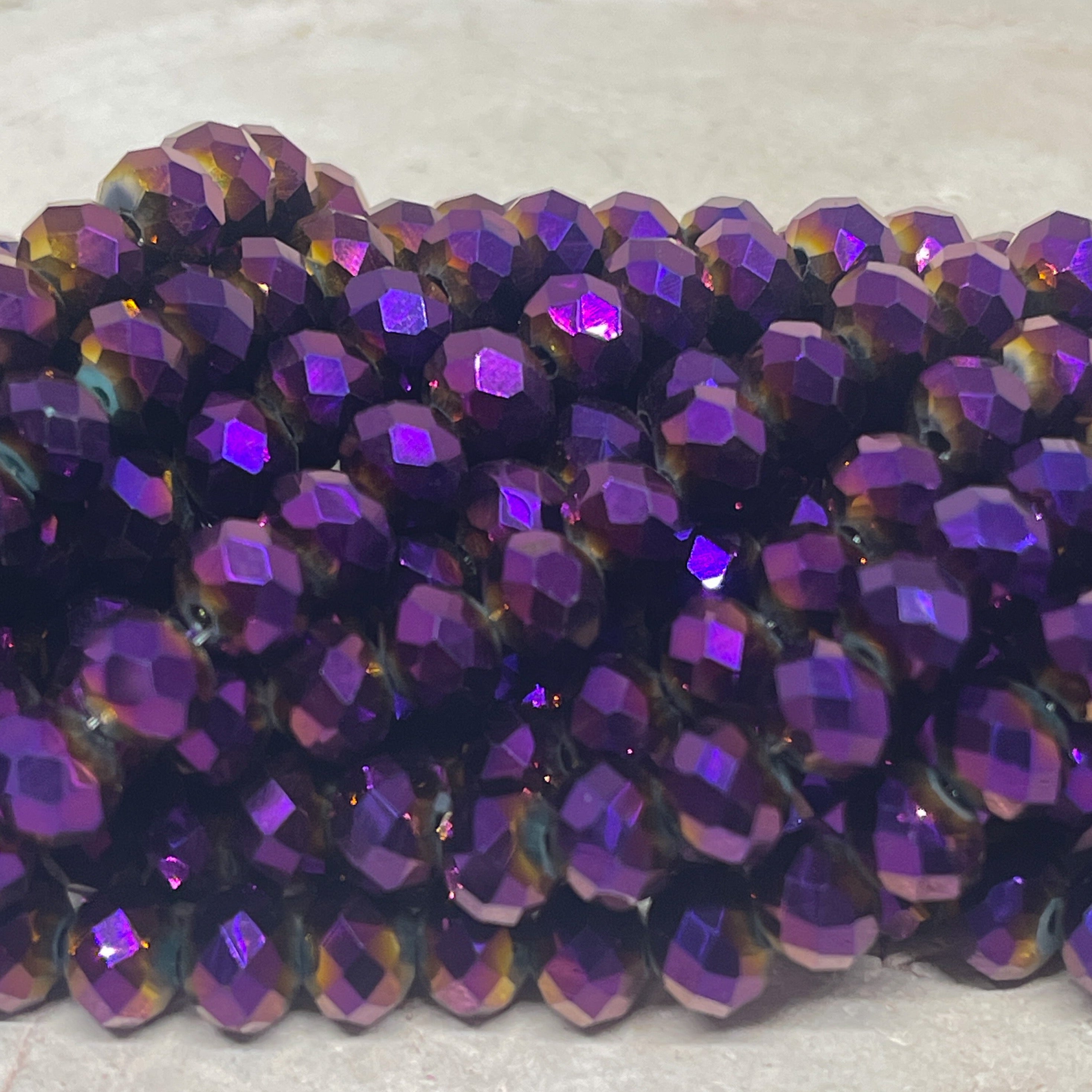 Kristallperlen 8mm Glasschliffperlen 66 St.- Lila Metallic