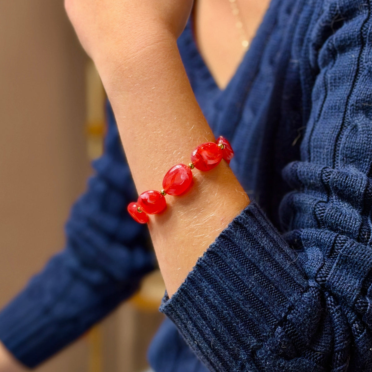 Rotes Perlenarmband mit Edelstahl