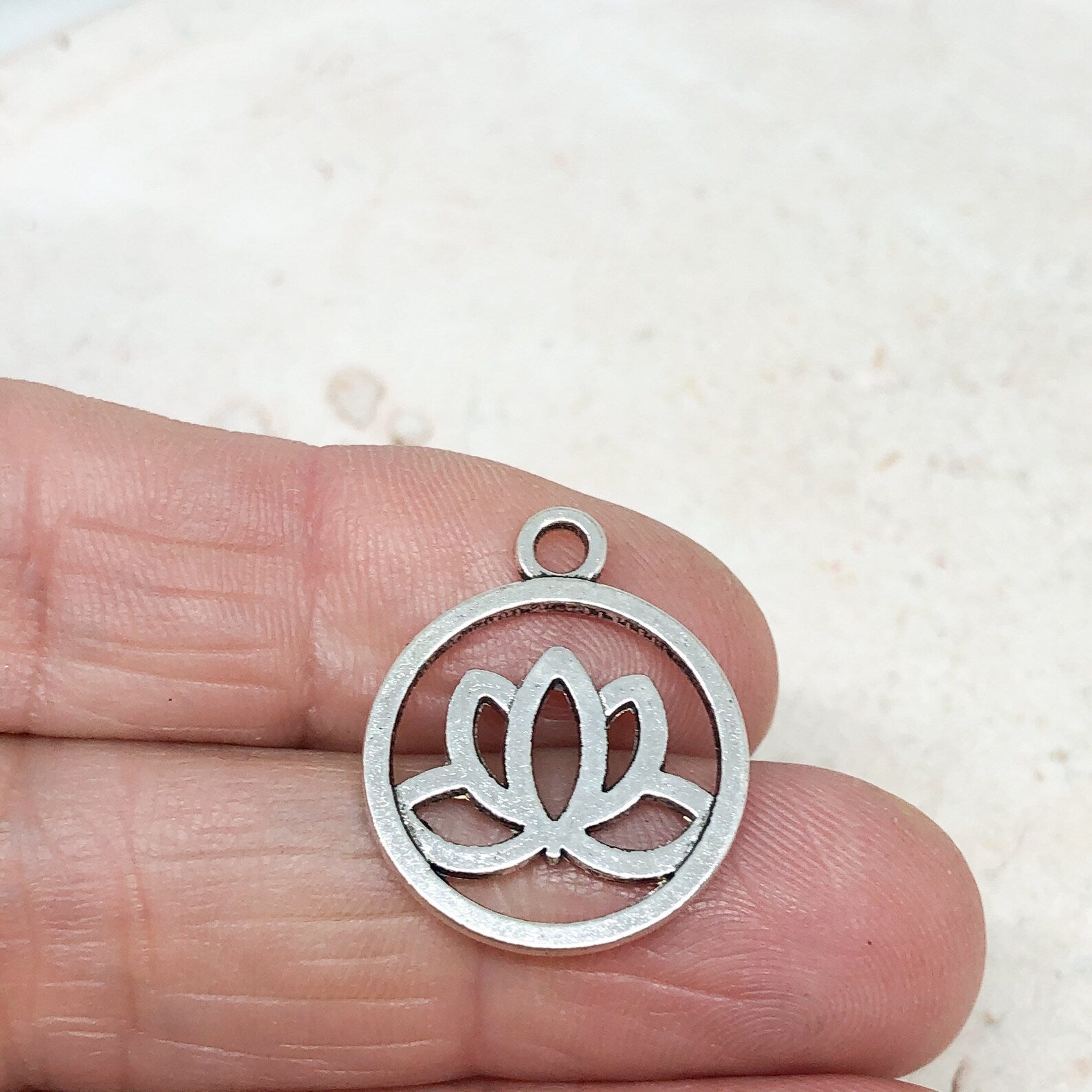 5 St. Lotusblume Anhänger Charm - Silberfarben