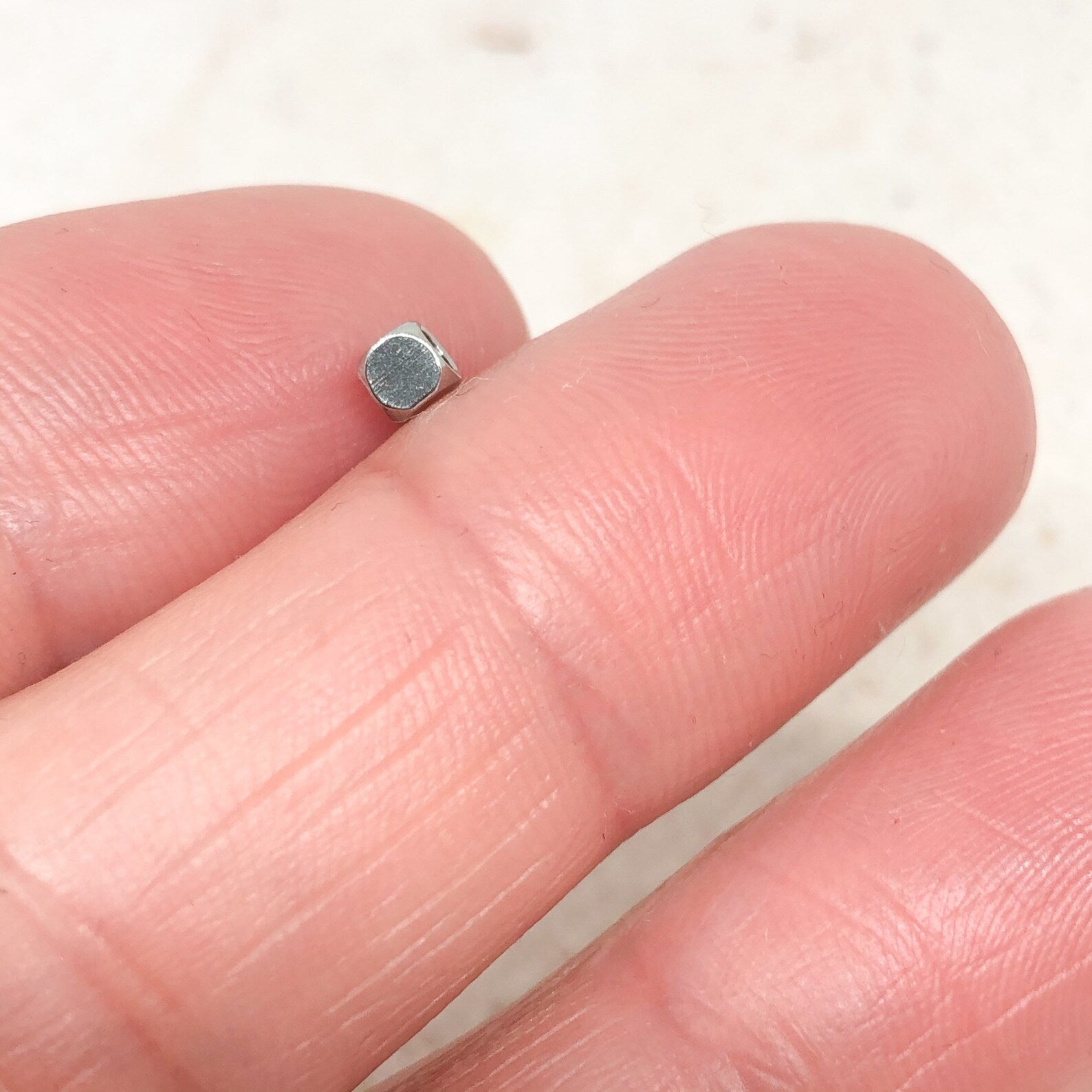 Würfelperlen aus Edelstahl 3mm 10 St.