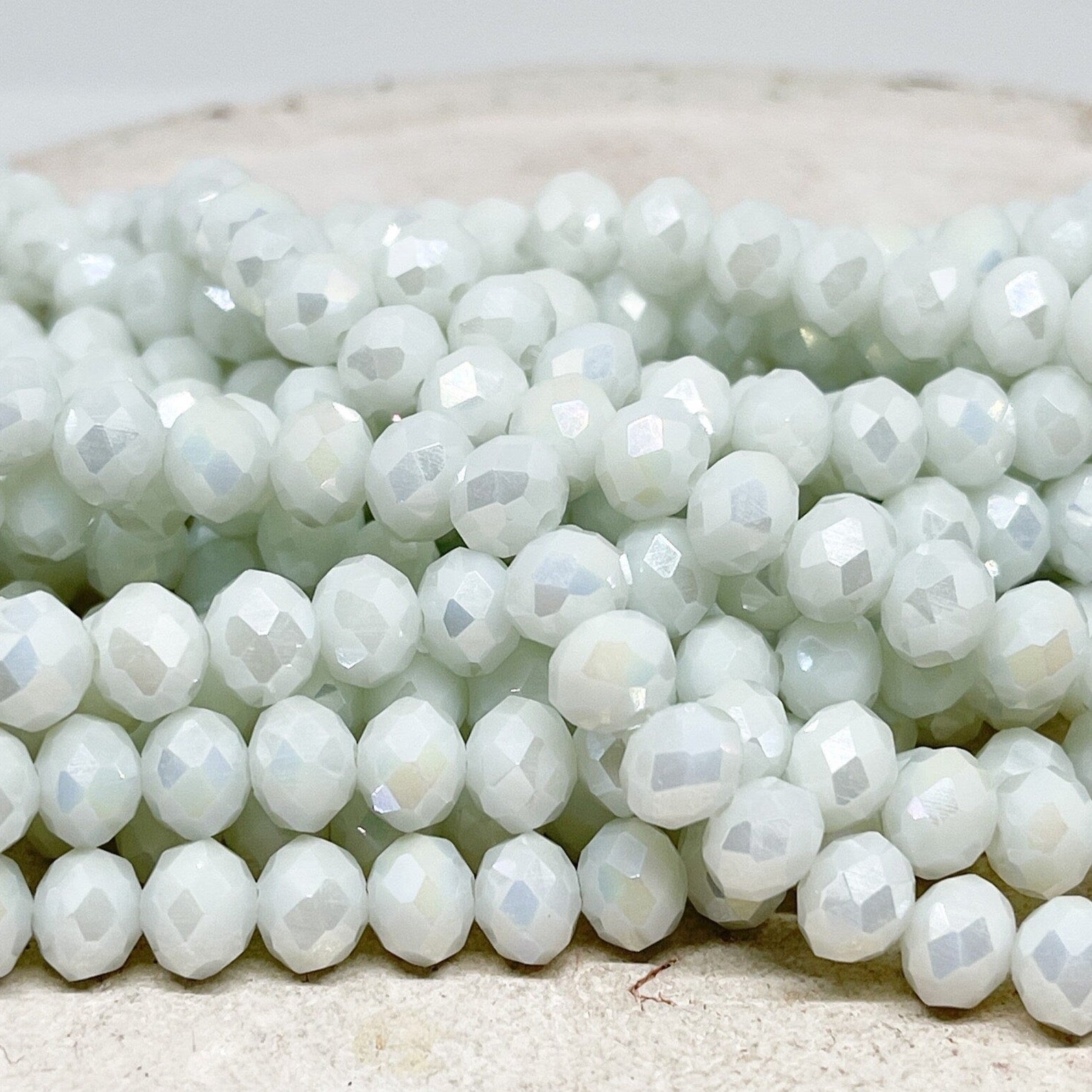 66 St. Kristallperlen 8mm Glasschliffperlen - PearlWeiß