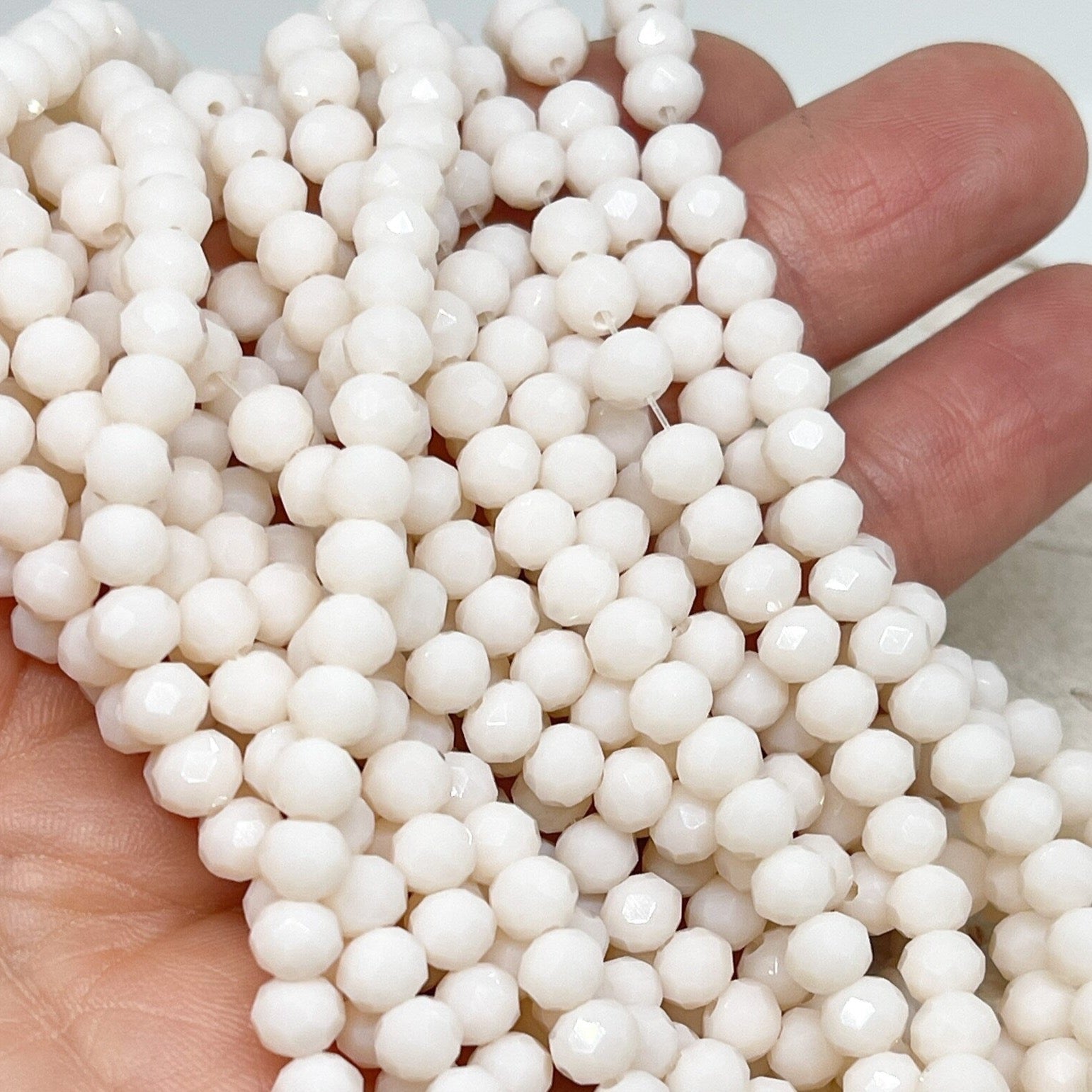 Glasschliffperlen - Hellbeige 6mm