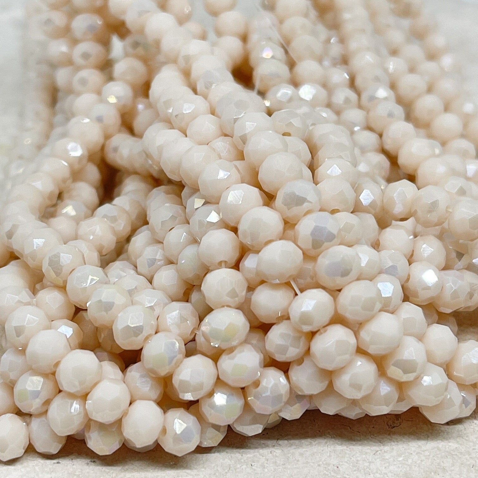 66 St. Kristallperlen 8mm Glasschliffperlen - Opak Hellbeige ab