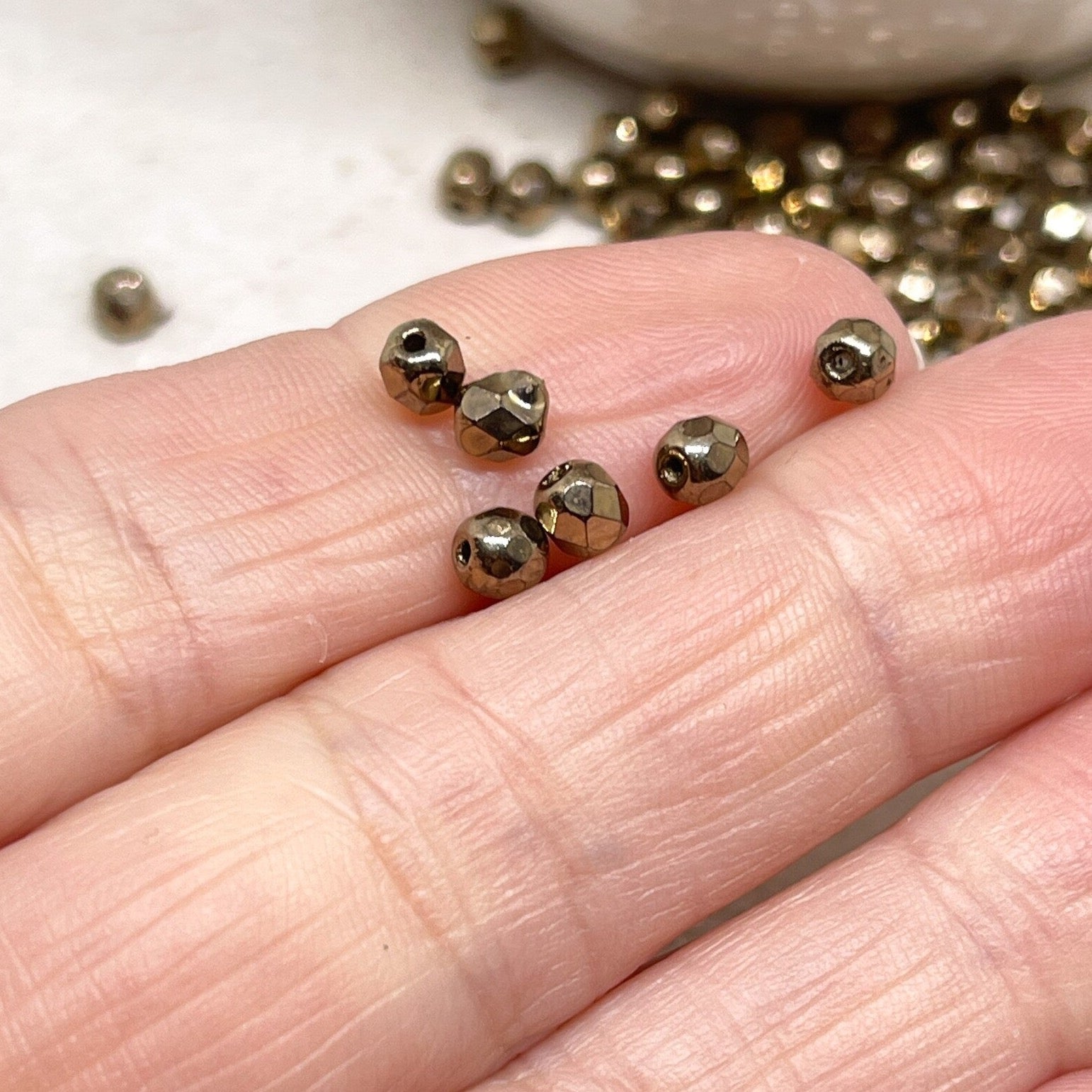 Böhmische Glasperlen 4mm 100 St. Bronze