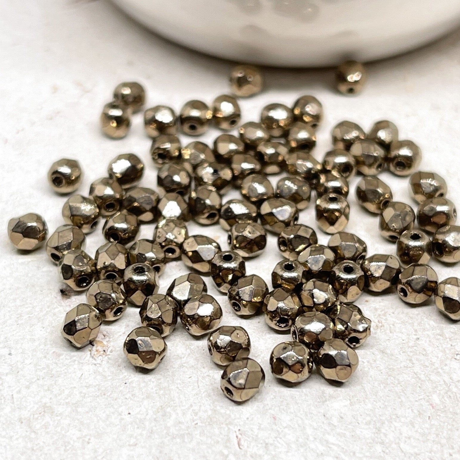 Böhmische Glasperlen 4mm Bronze