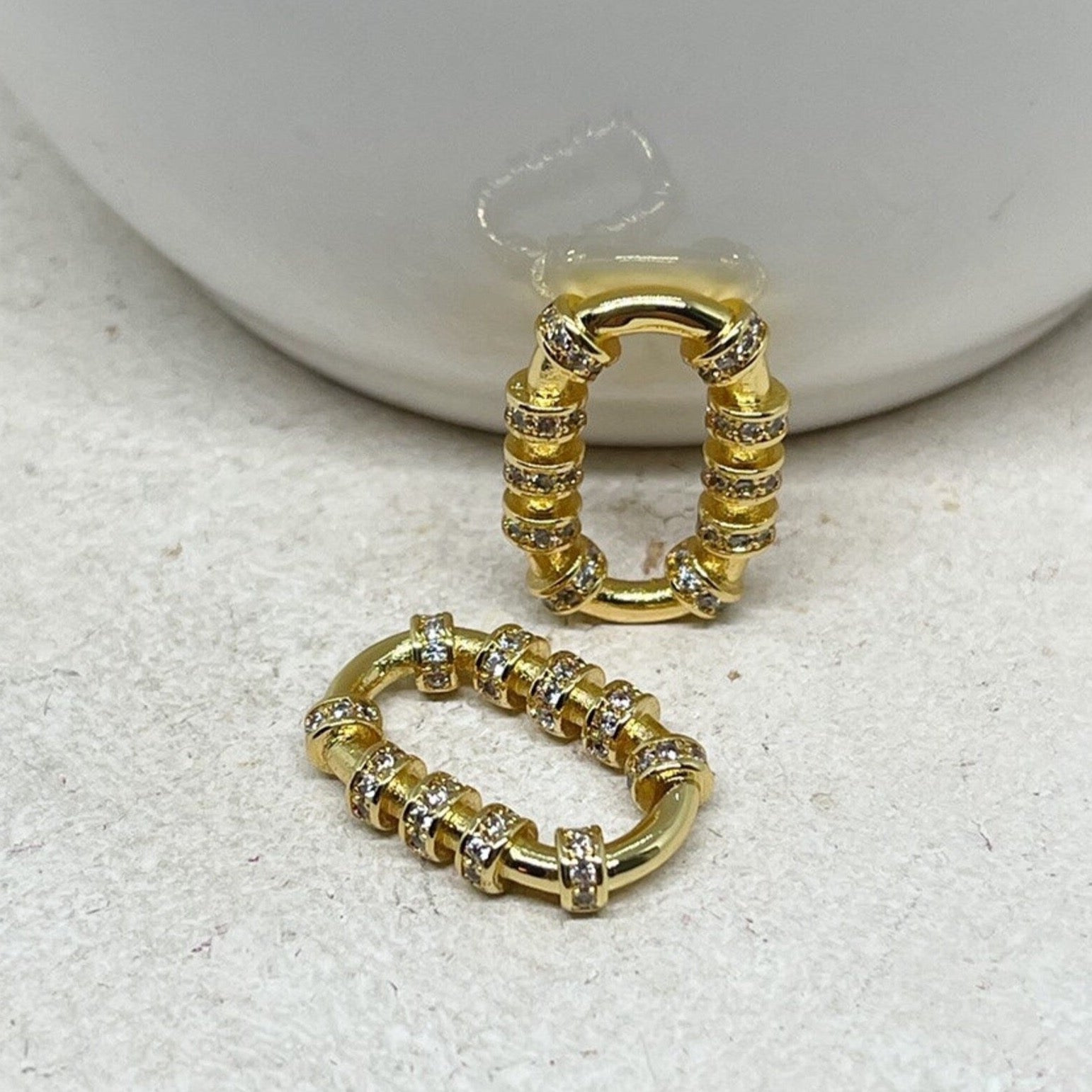 Verbinder Oval mit Zirkonia, Messing Charm - Goldfarben