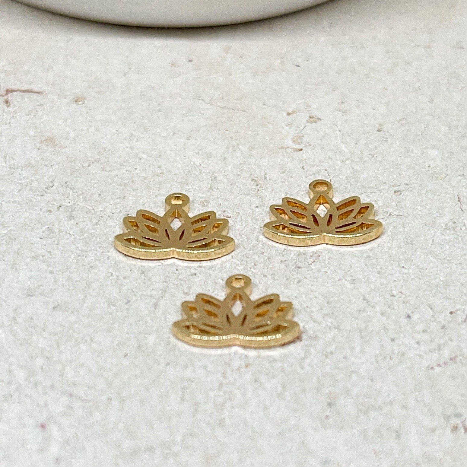 Anhänger Lotusblüte Ionenbeschichtung (IP) Edelstahl 3 St. - Goldfarben