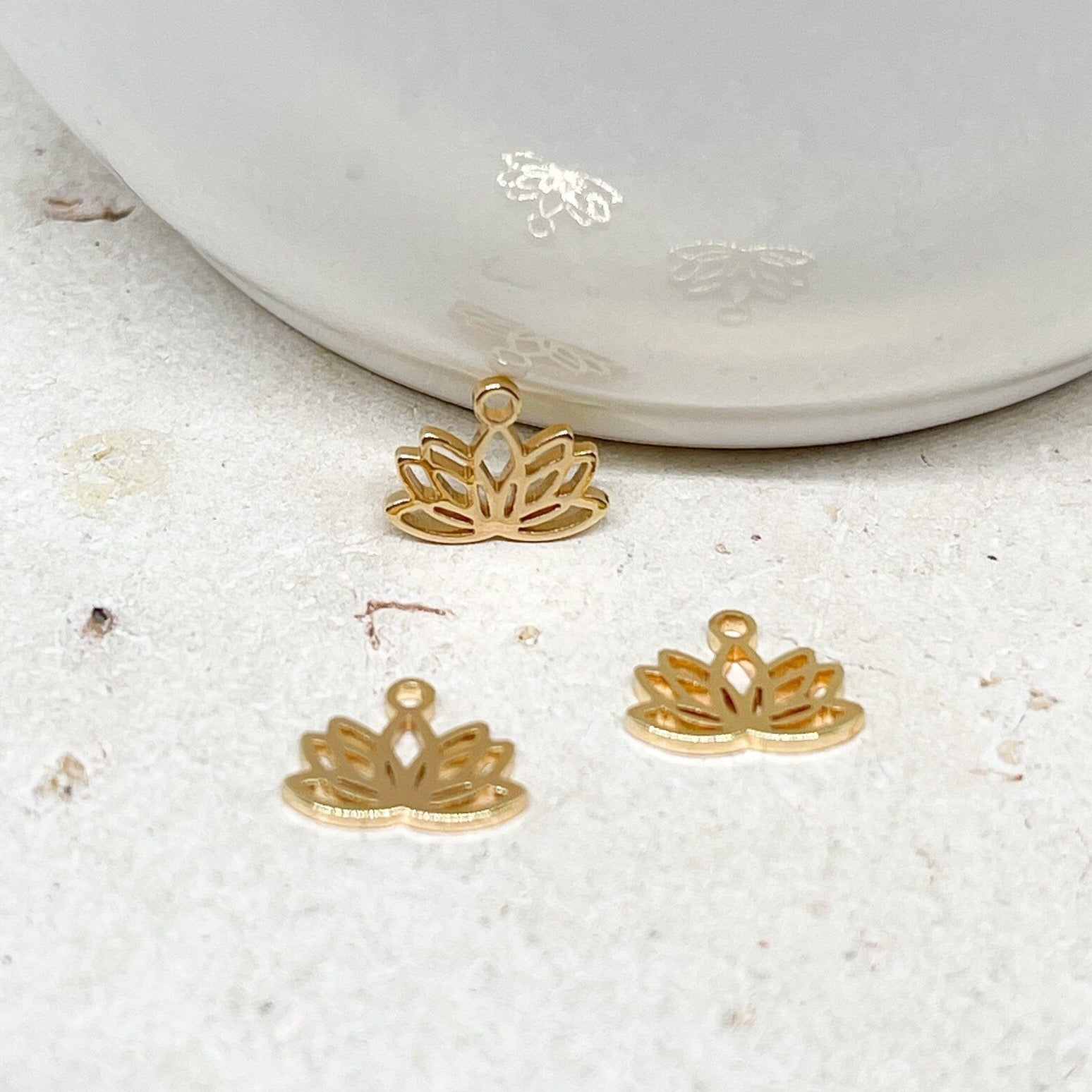 Anhänger Lotusblüte Ionenbeschichtung (IP) Edelstahl 3 St. - Goldfarben