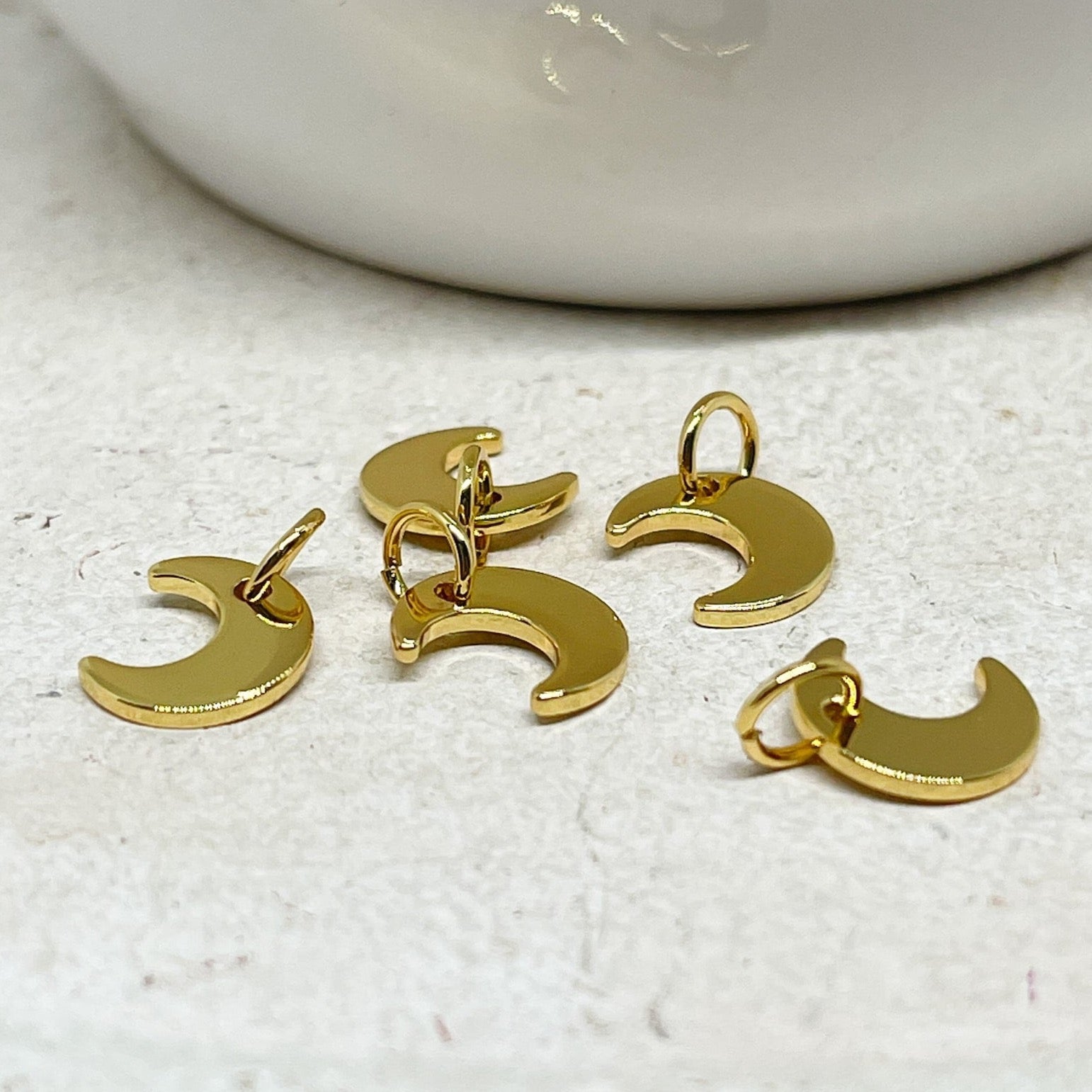 5 St. Messing Anhänger Mond vergoldet