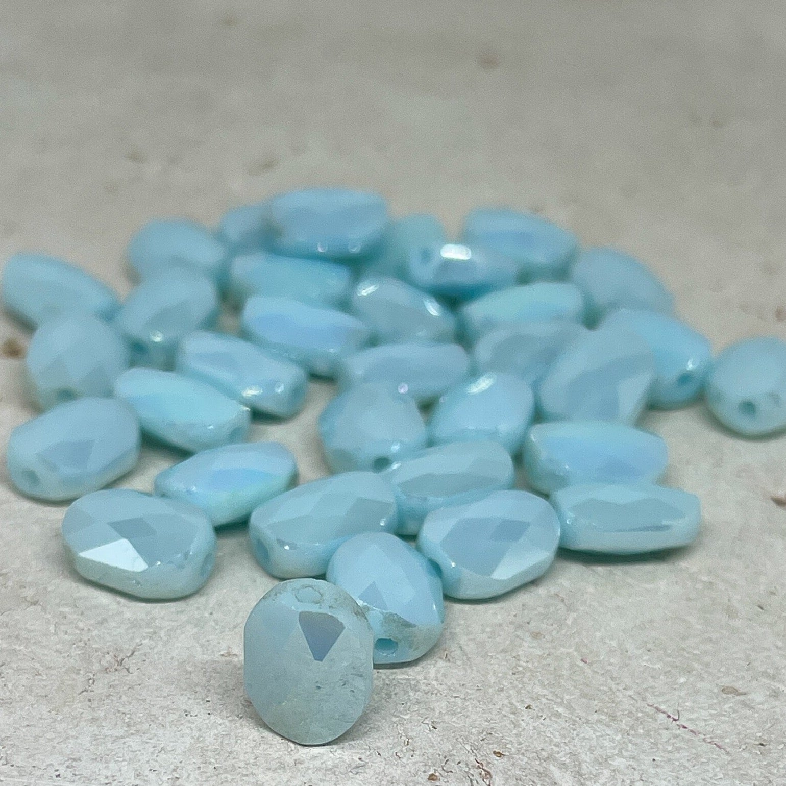 10 St. Kristallperlen Oval - Türkisblau