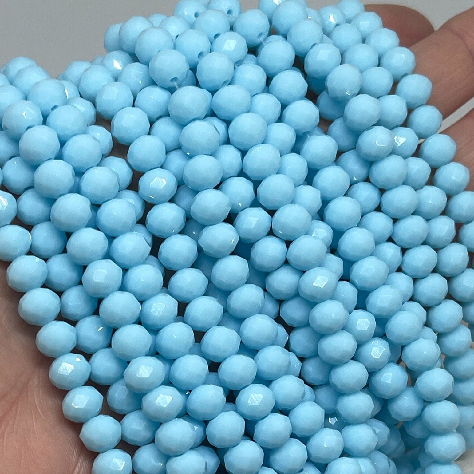 66 St. Kristallperlen 8mm Glasschliffperlen - Hellblau