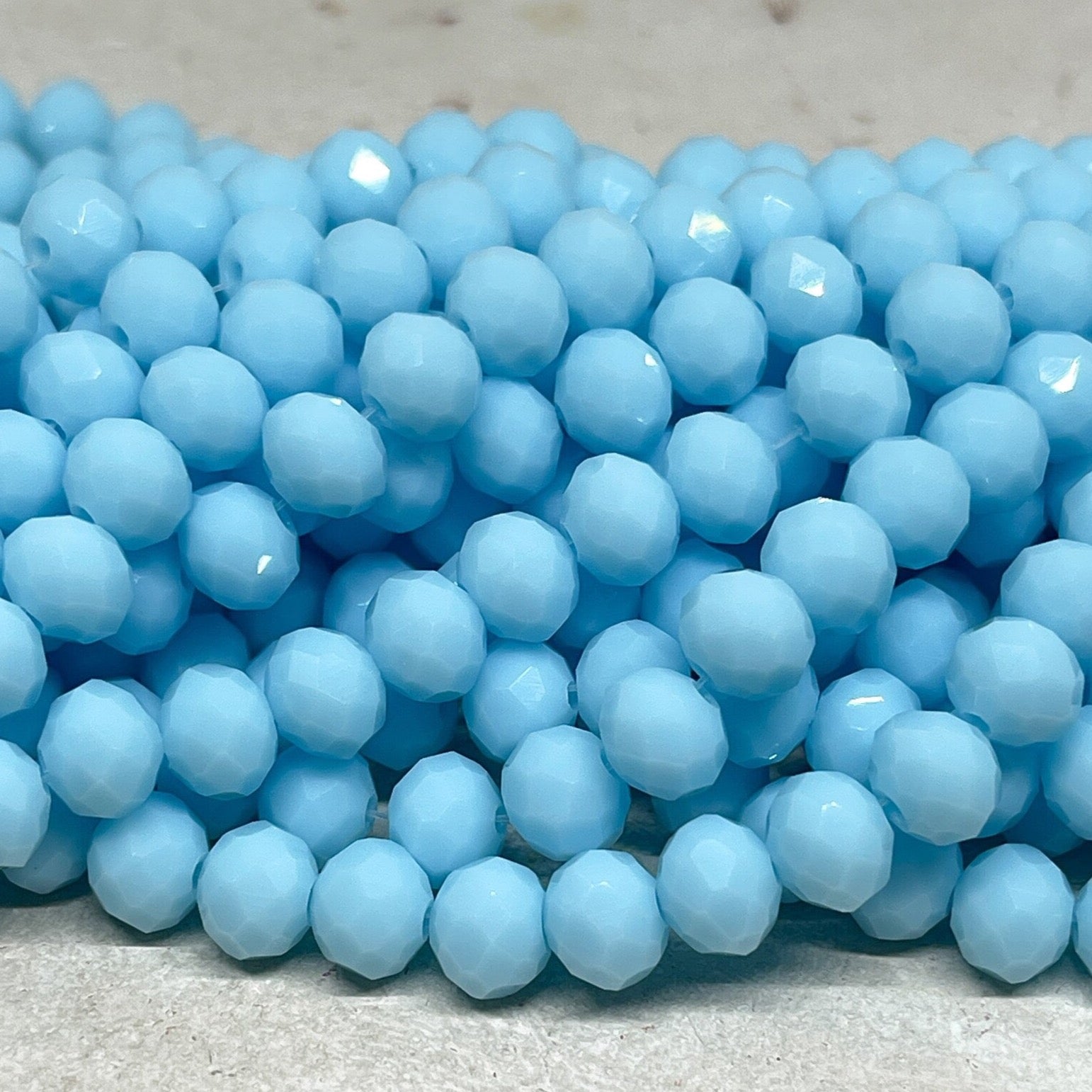 66 St. Kristallperlen 8mm Glasschliffperlen - Hellblau