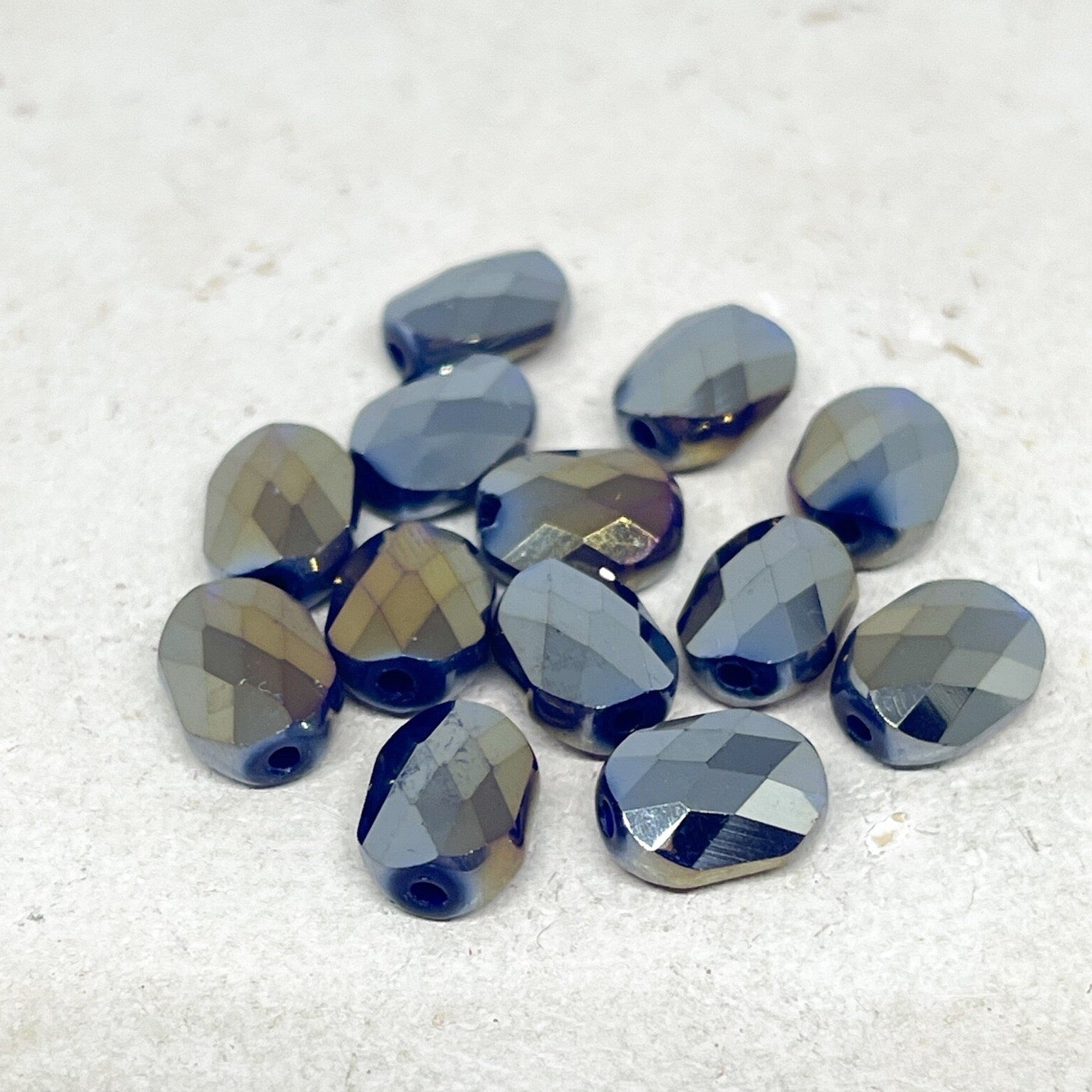 10 St. Kristallperlen Oval - Lila grau