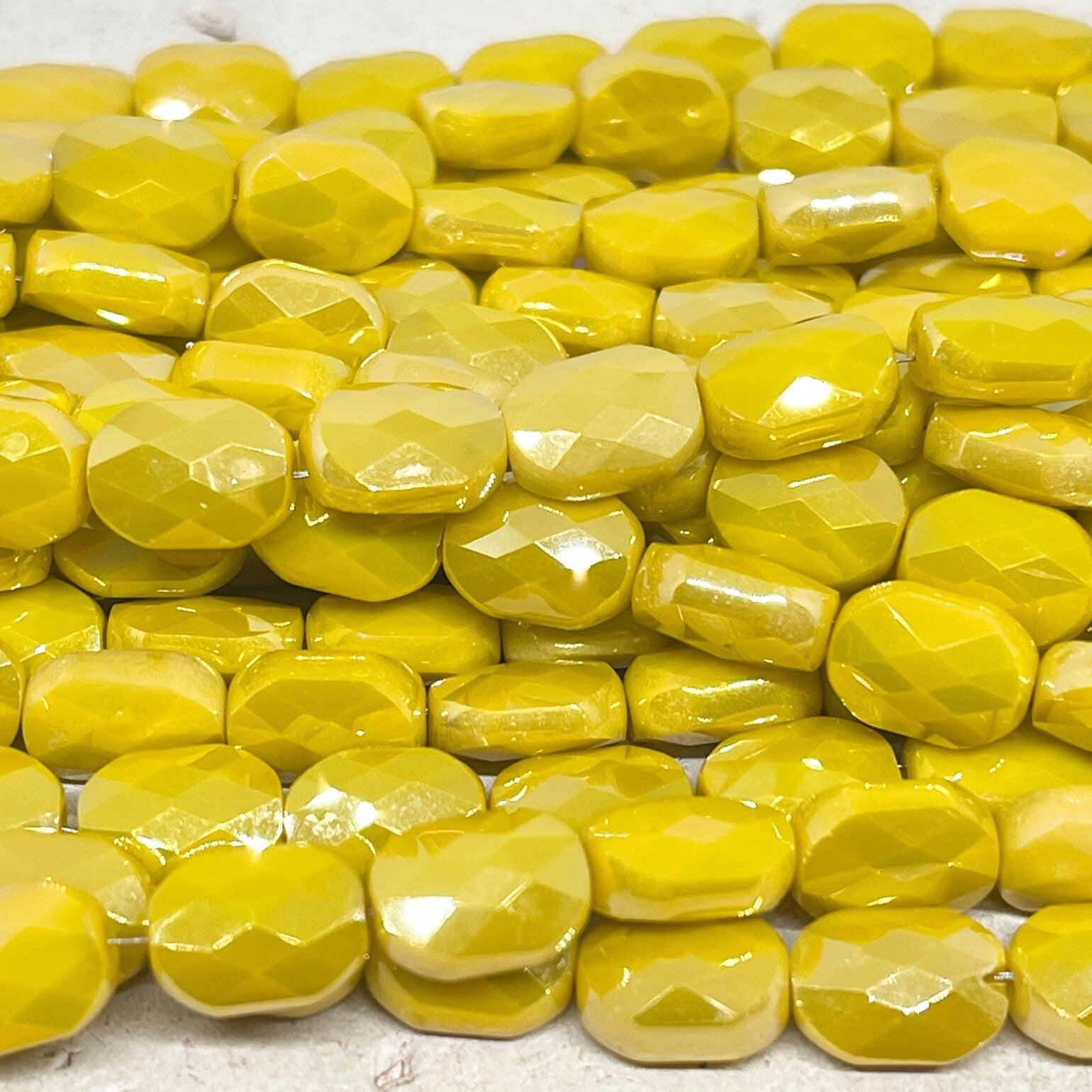 10 St. Kristallperlen Oval - Gelb