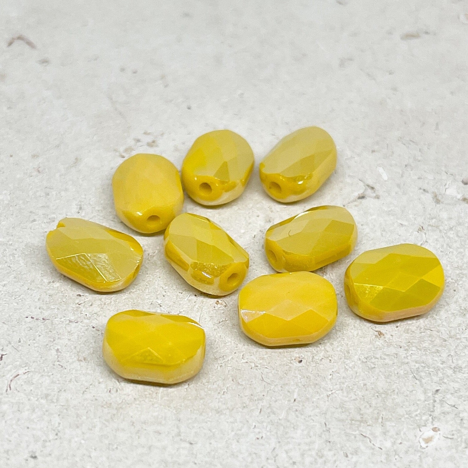 10 St. Kristallperlen Oval - Gelb