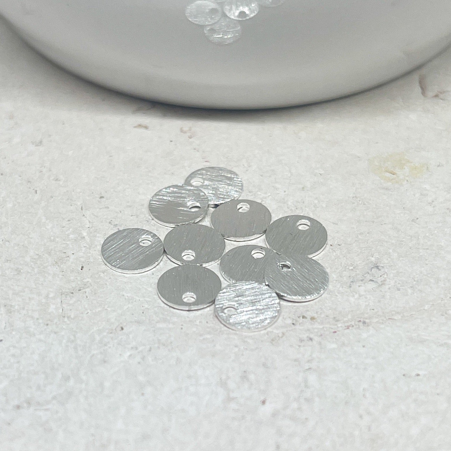 10 St. Messing Plättchen Anhänger versilbert 6mm