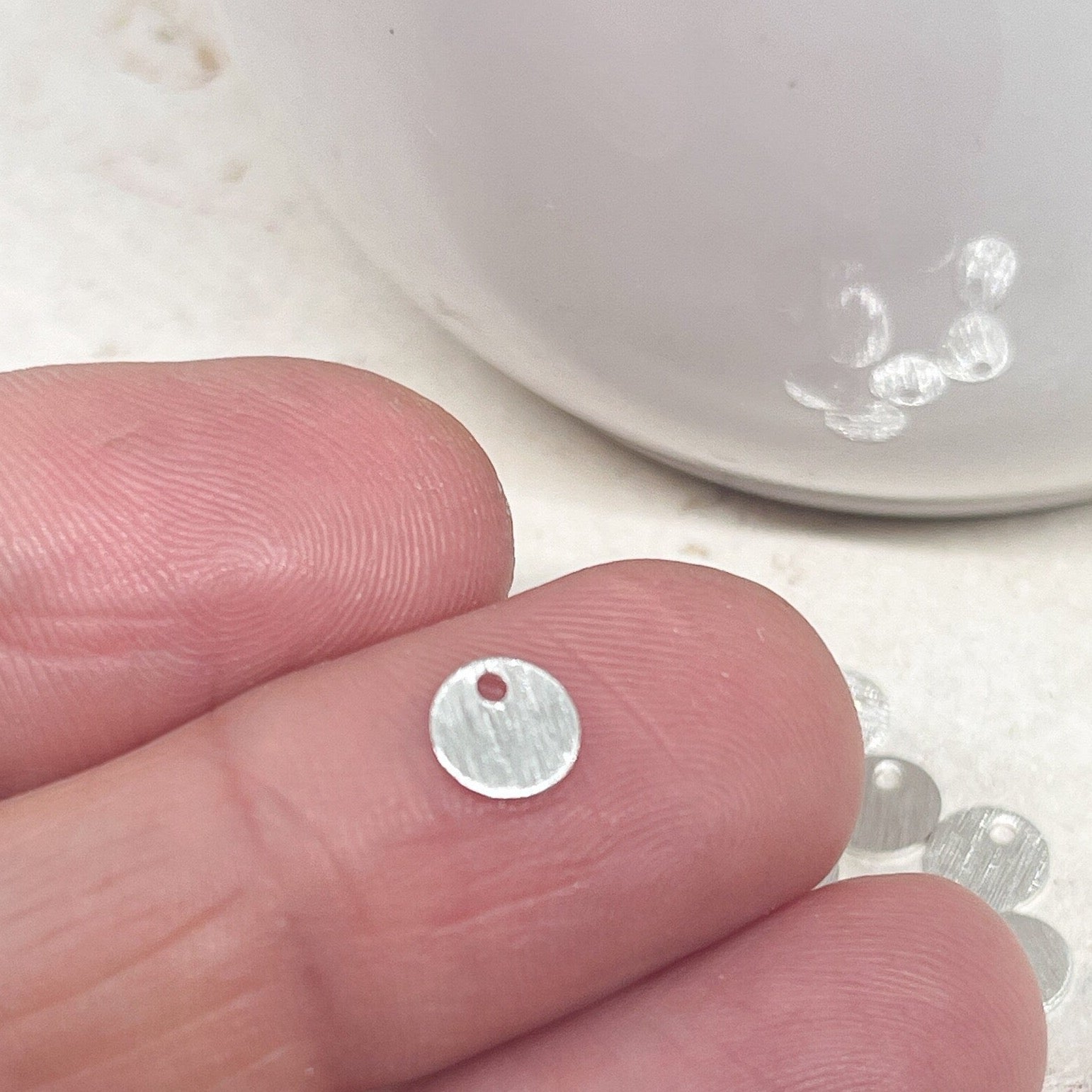 10 St. Messing Plättchen Anhänger versilbert 6mm