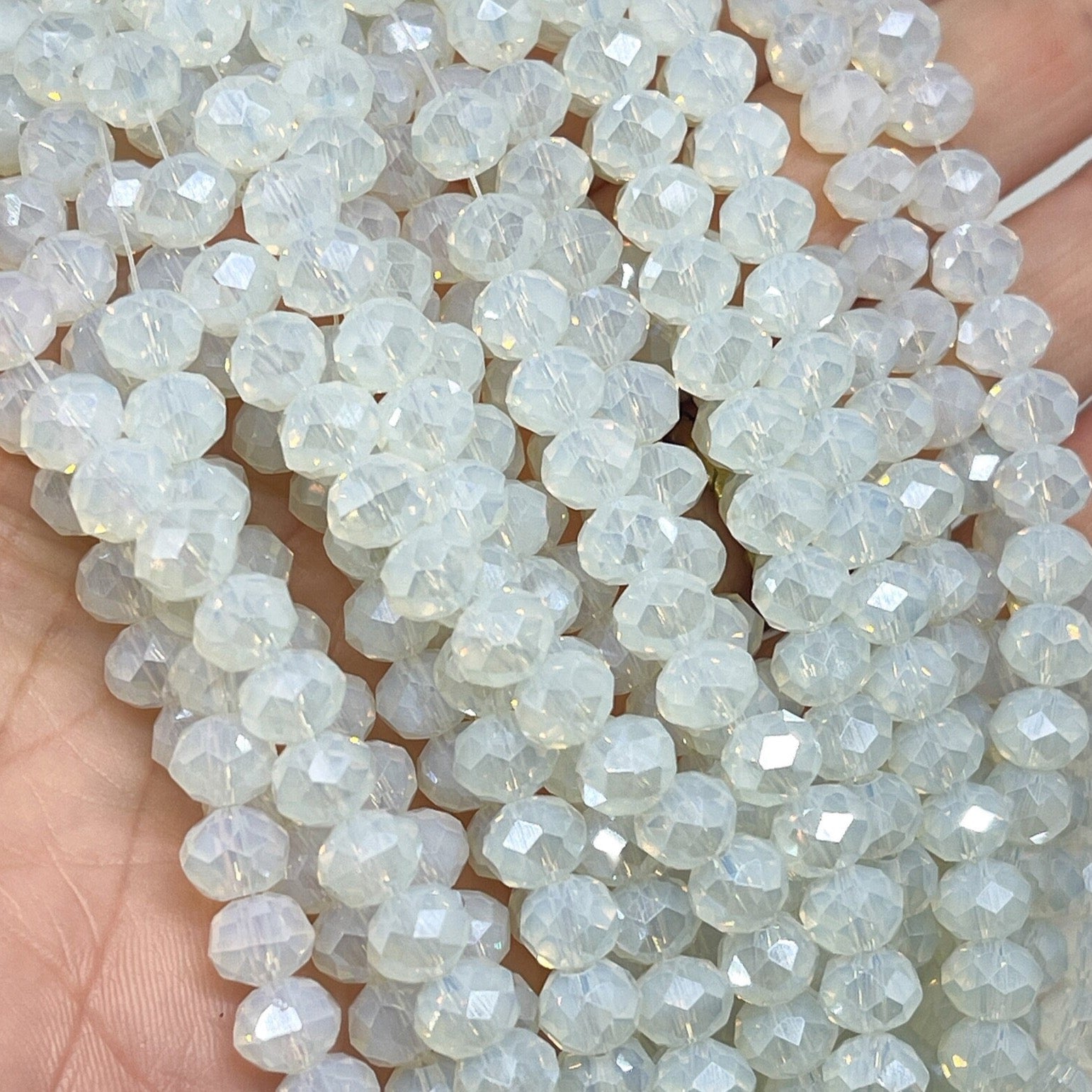 68 St. Kristallperlen 8mm Glasschliffperlen - Milchig - Kristall ab