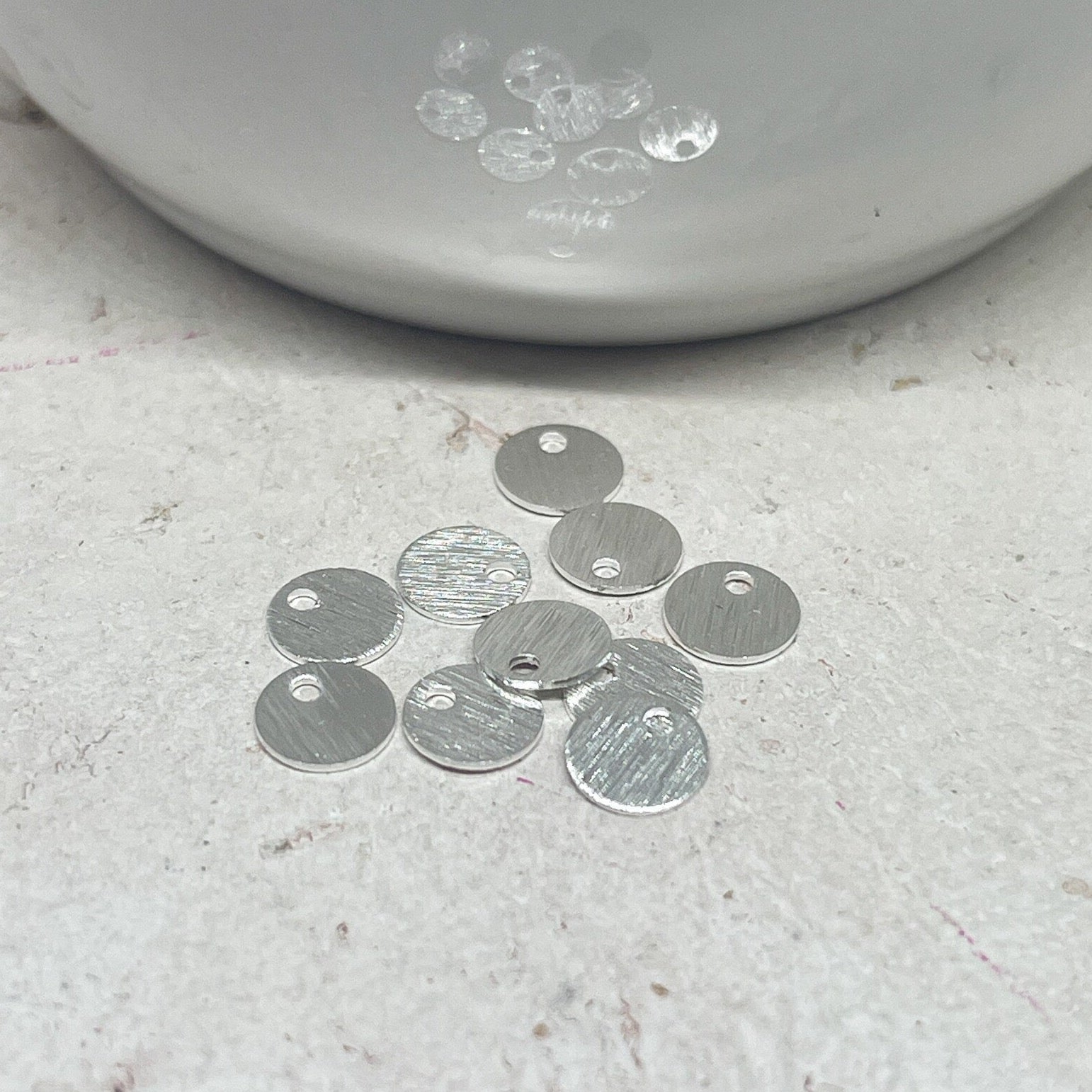 0 St. Messing Plättchen Anhänger versilbert 6mm