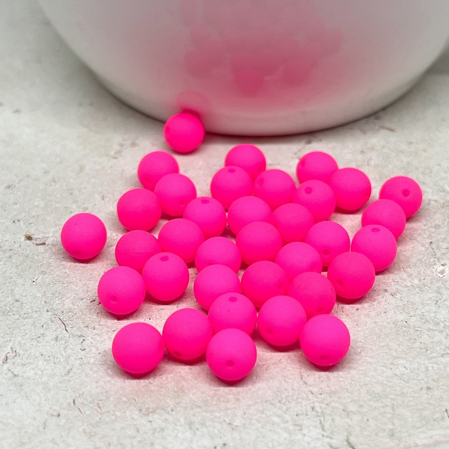 Böhmische Glasperlen in Neon Pink