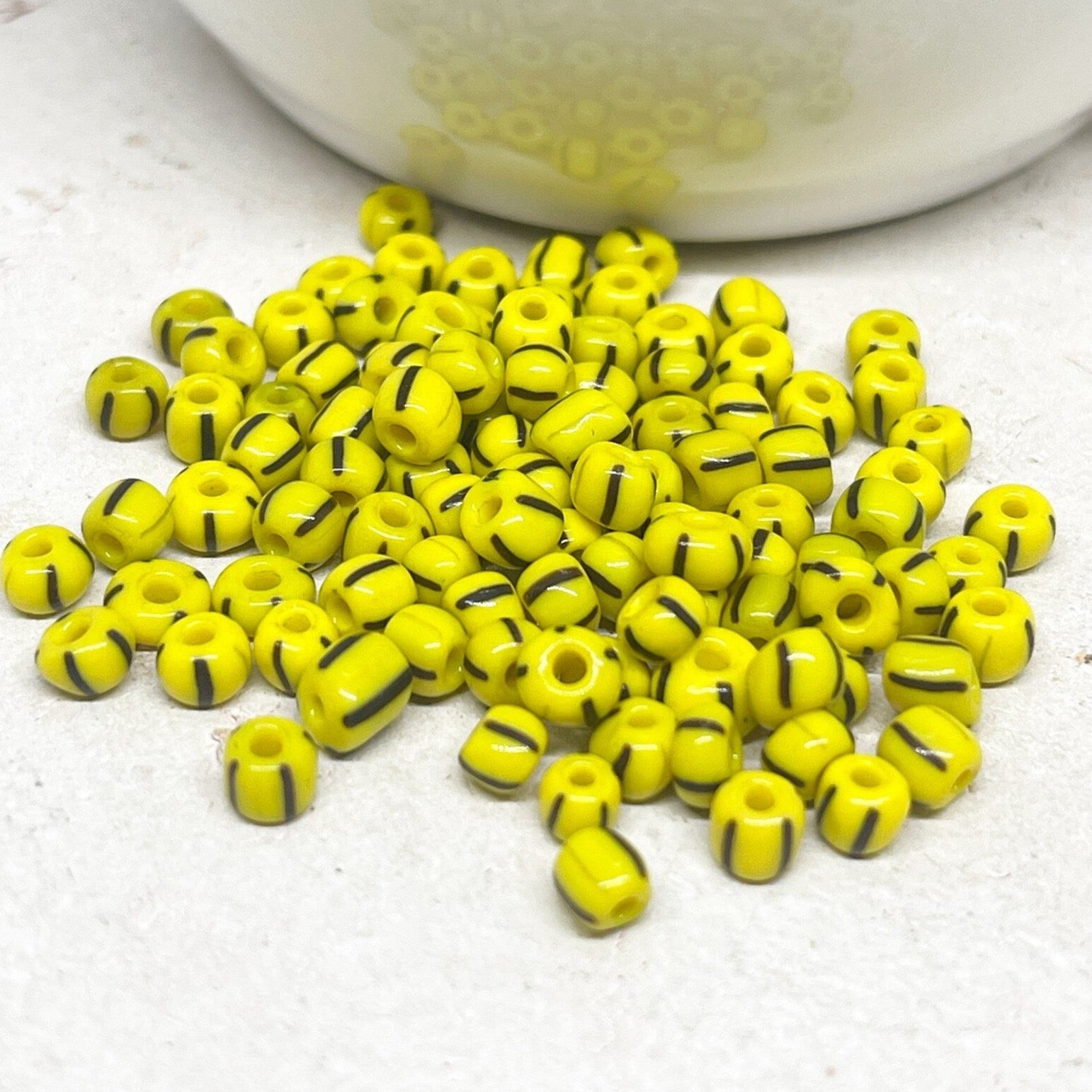 Rocaille Perlen 6/0 - 4mm 20 Gramm Gelb Schwarz