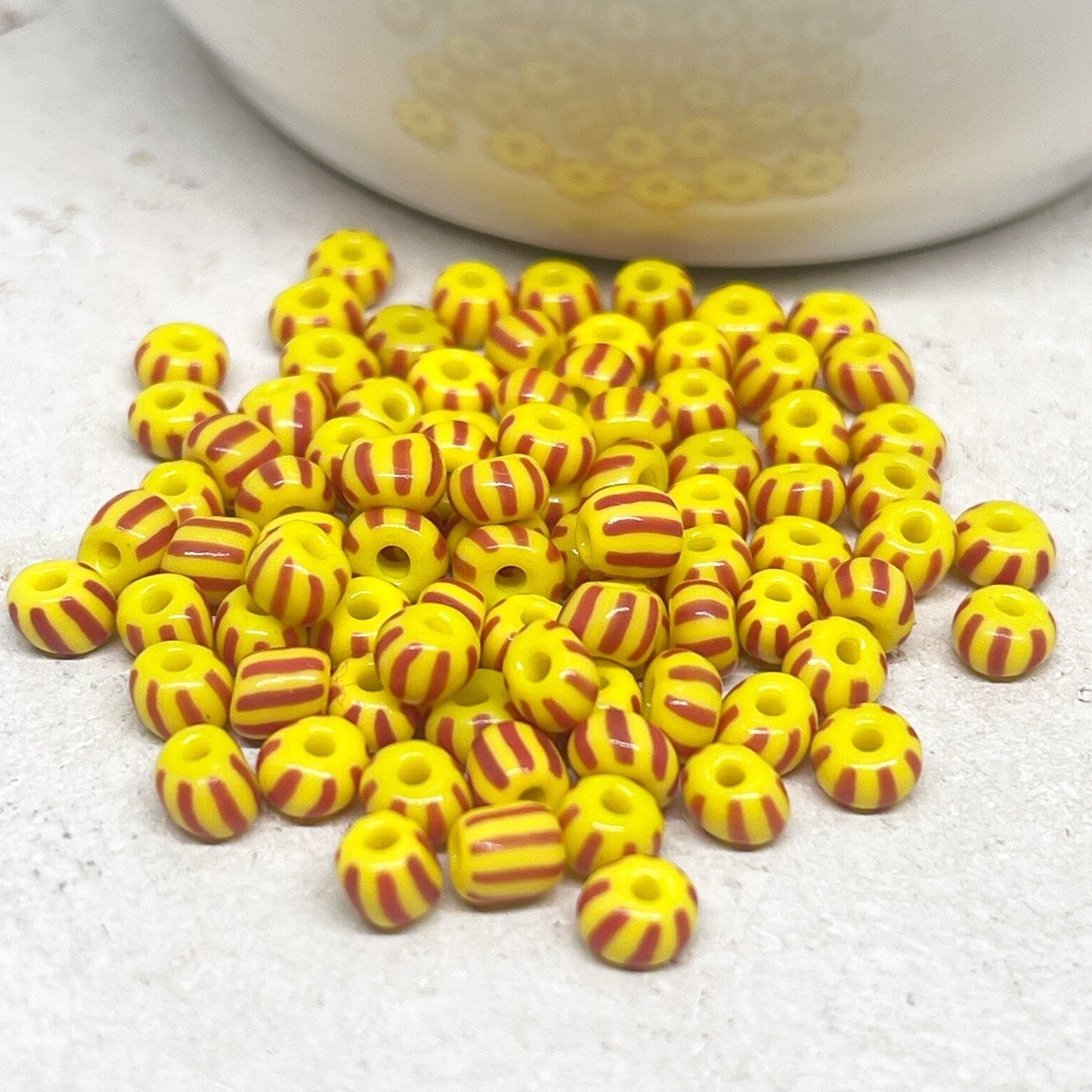 Rocaille Perlen 6/0 - 4mm 20 Gramm Gelb Rot