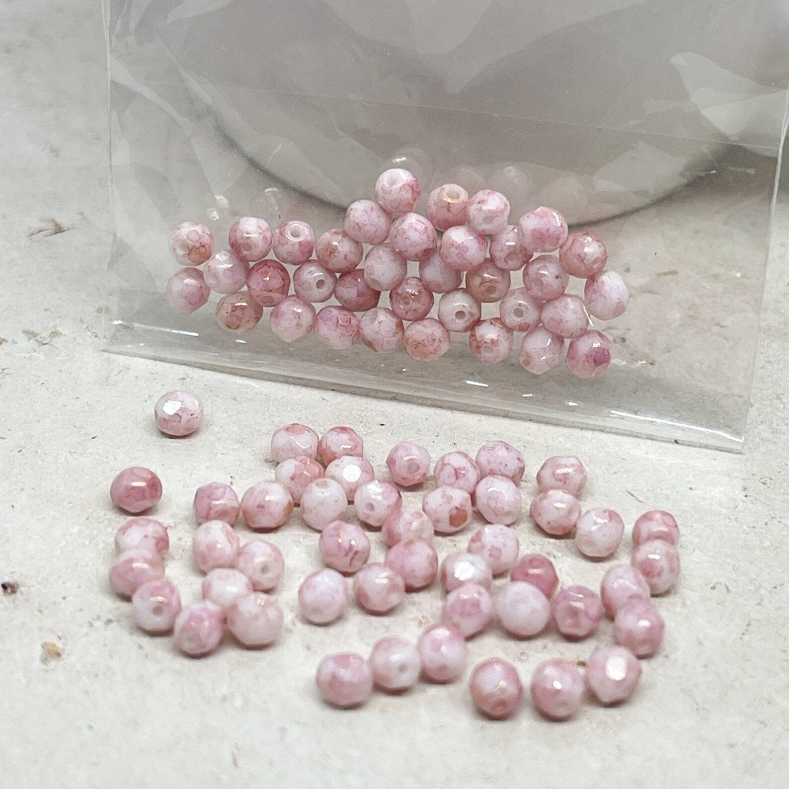 Böhmische Glasschliffperlen 4mm Luster Opaque Topaz Pink 100 St.