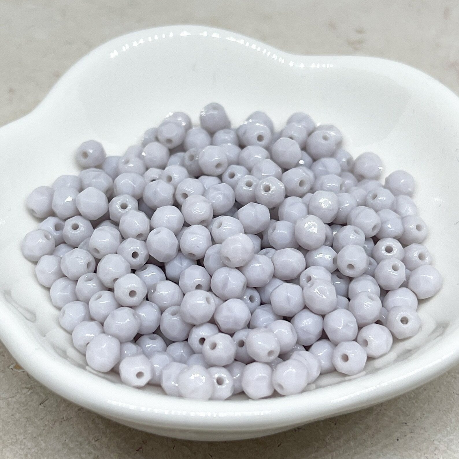 Böhmische Glasschliffperlen 4mm Lt. Lavender Coral 100 St.