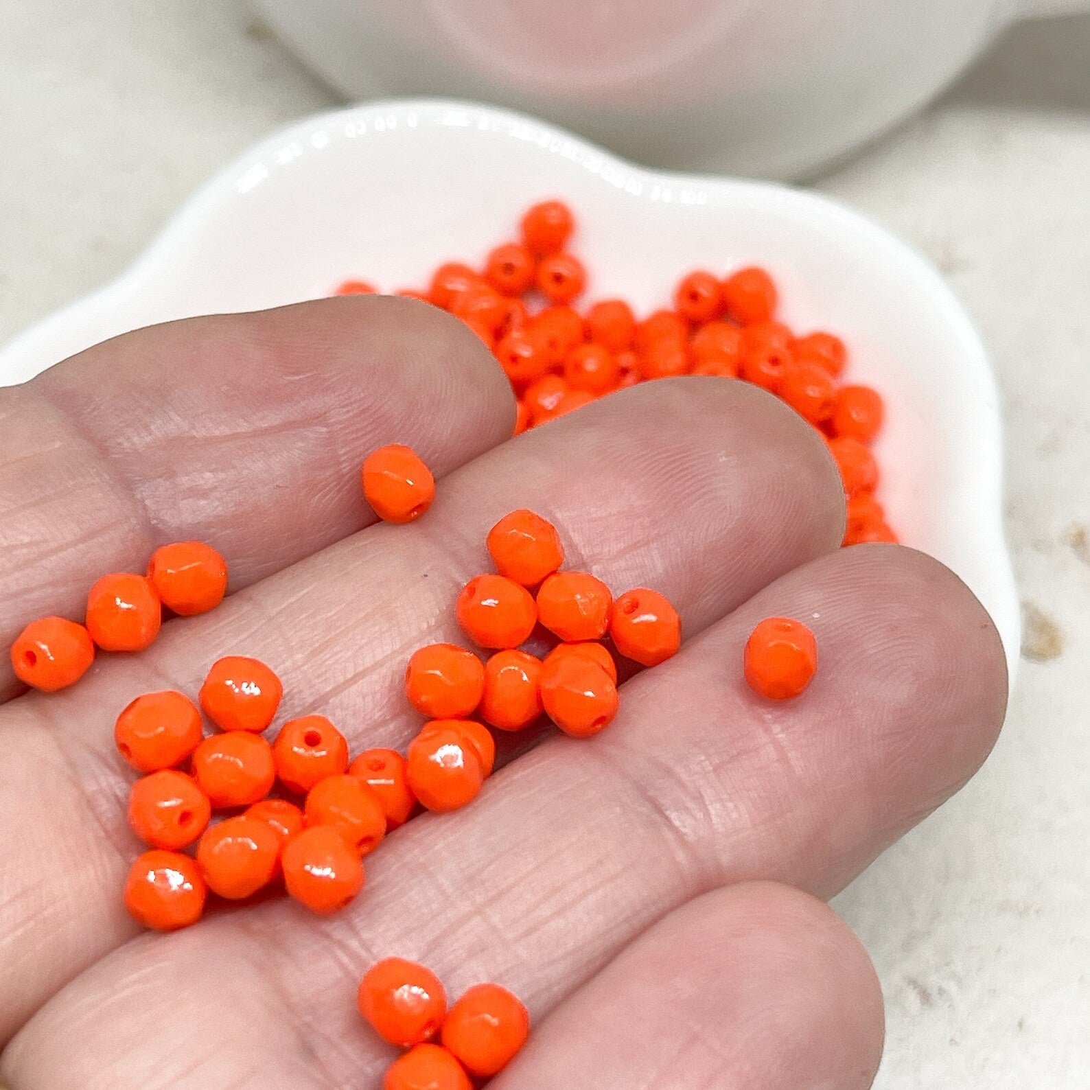 Böhmische Glasschliffperlen 4mm 100 St. Vibrant Orange