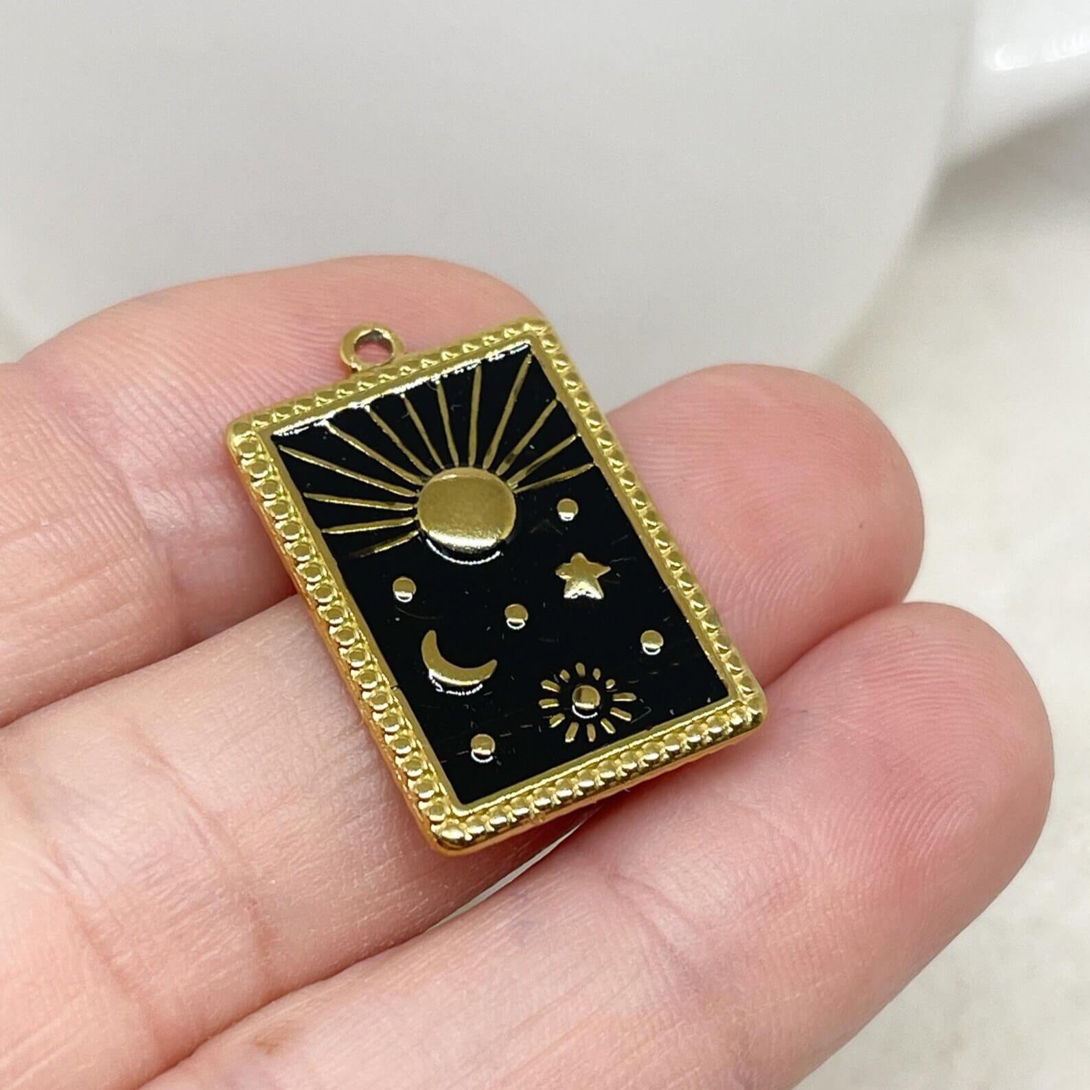 Anhänger Emaille Karte mit Mond, Sterne, Sonne - Schwarz