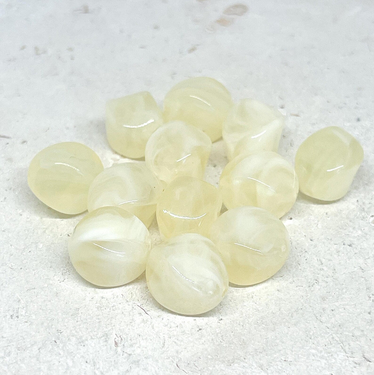 Acryl Perlen Oval 15mm x 12mm - Beige