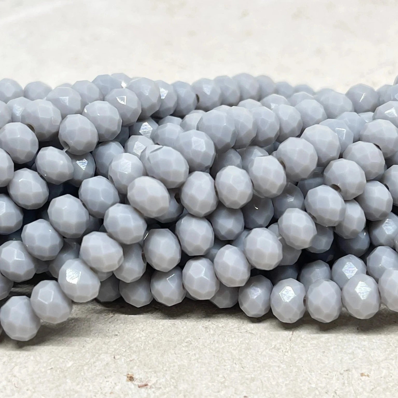 Kristallperlen 8mm, Glasschliffperlen Hellgrau Opak