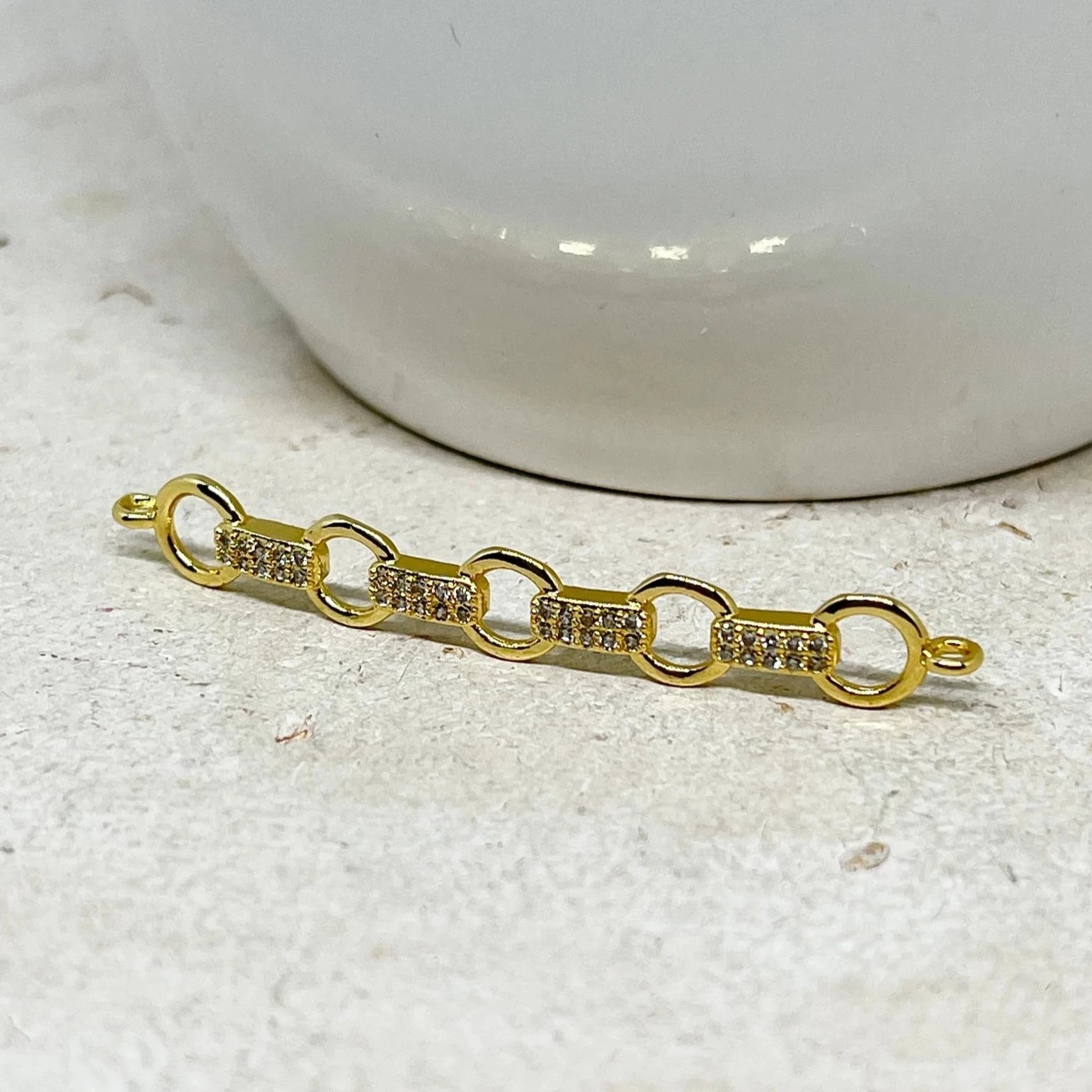 Verbinder mit Zirkonia, Messing Charm