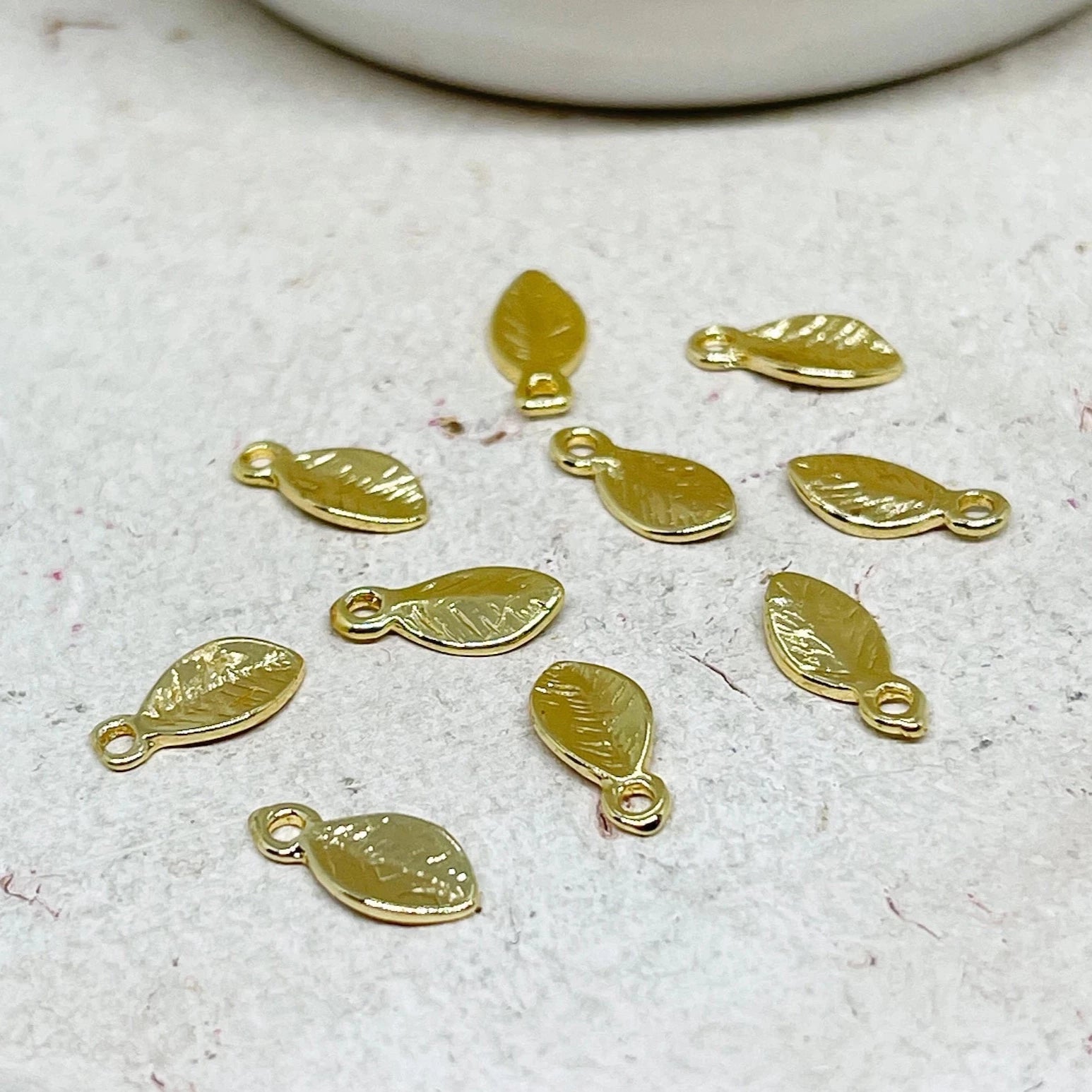 6 St. kleine Blatt Anhänger Charm