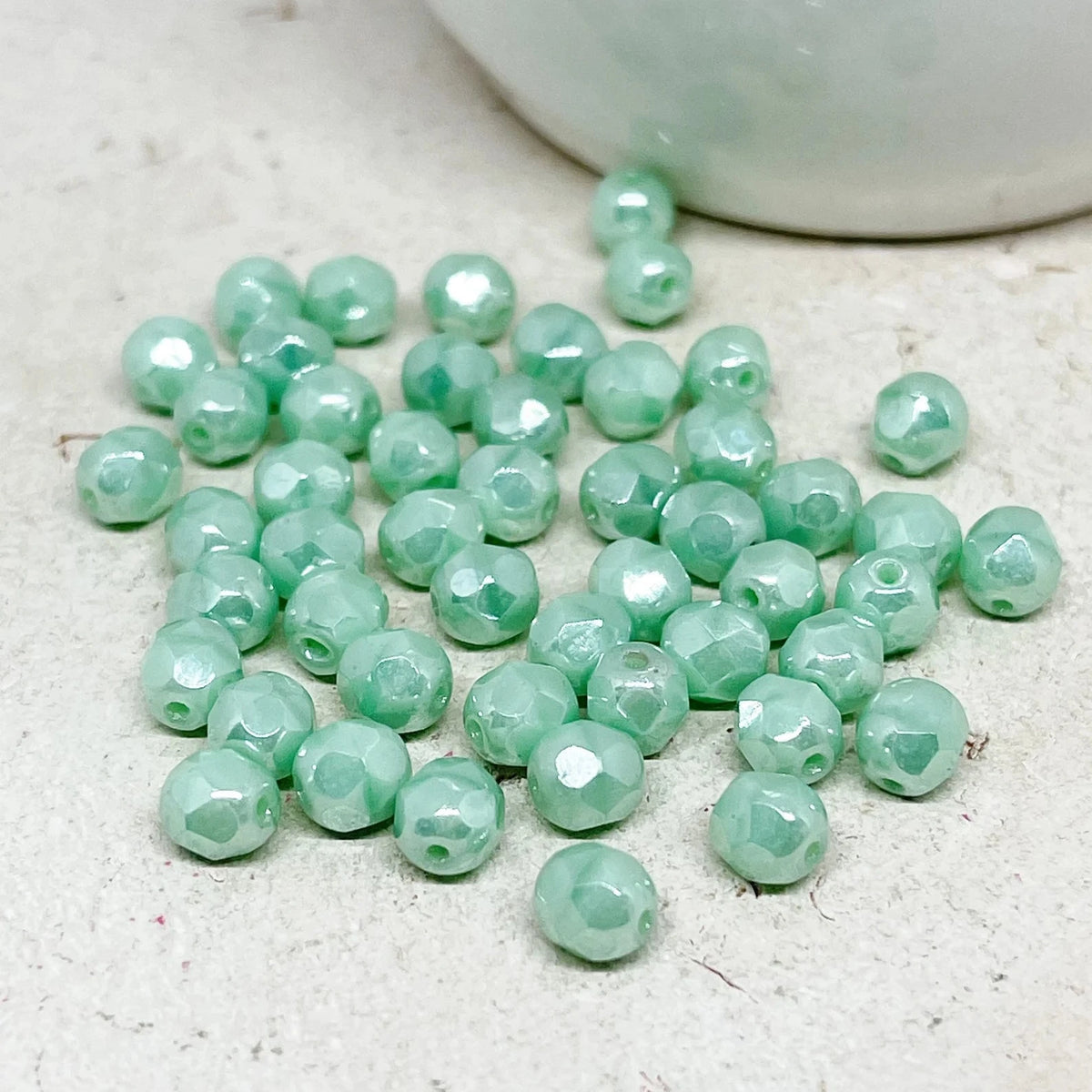 Böhmische Glasschliffperlen 6mm Mintgrün