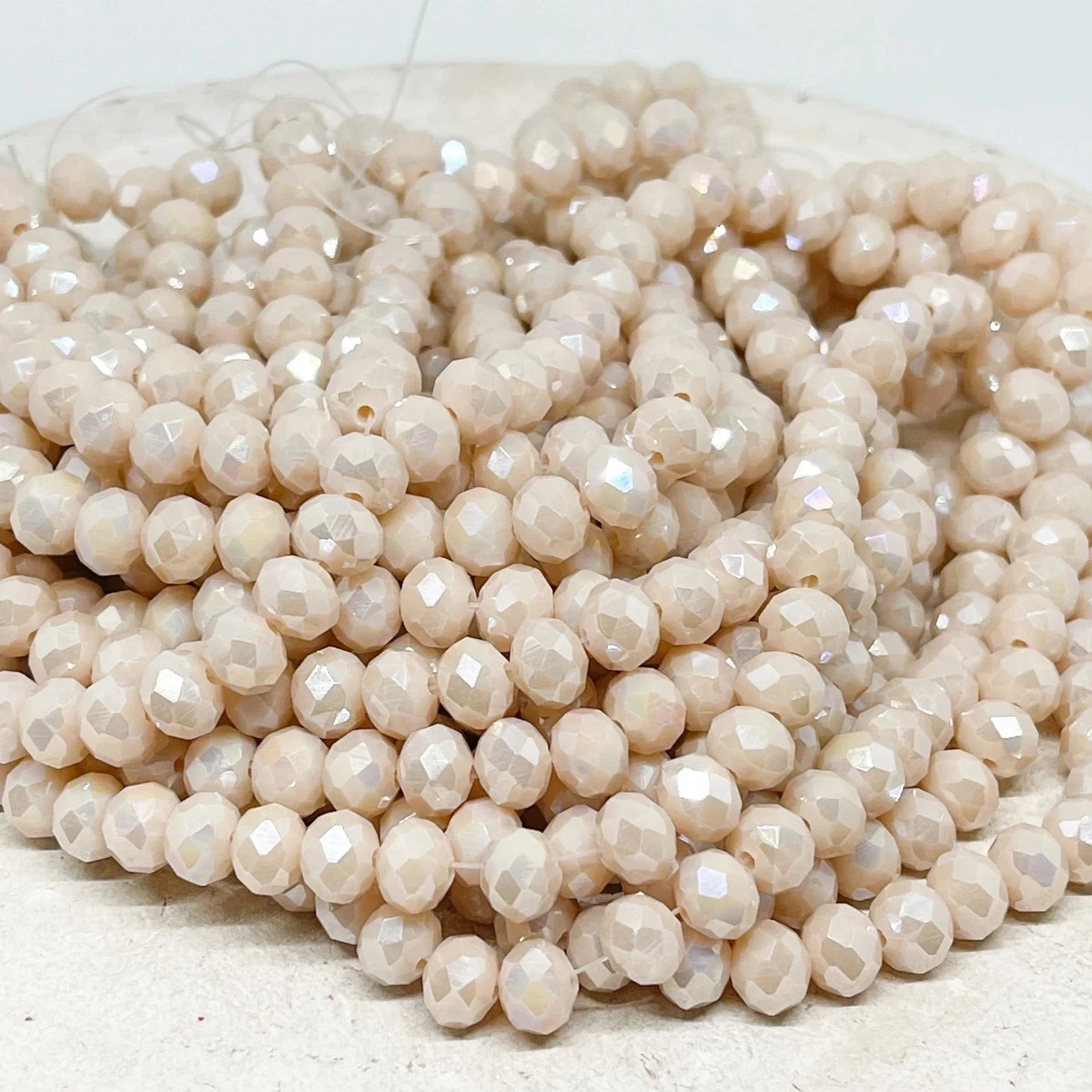 Kristallperlen 8mm, Glasschliffperlen - Opak Hellbeige ab