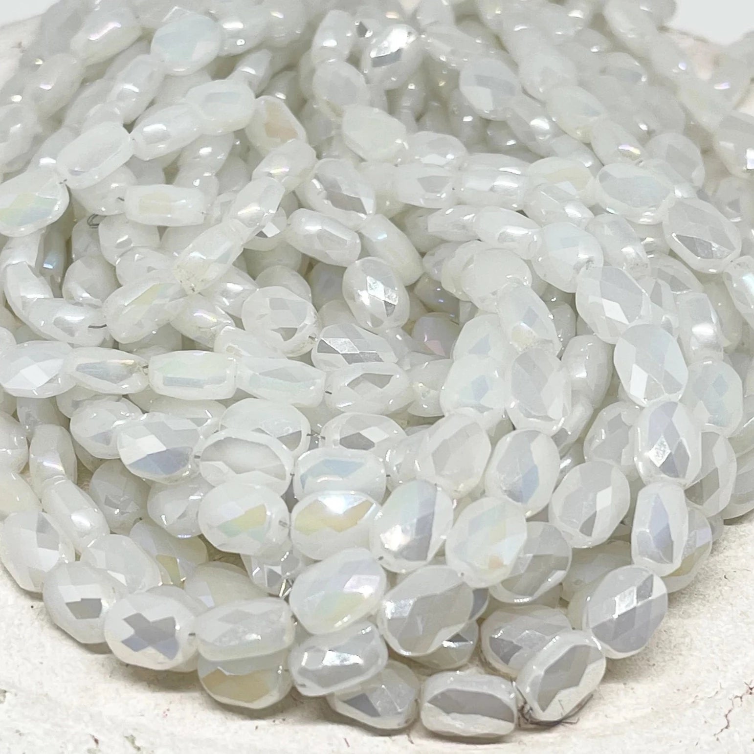 10 St. Kristallperlen Oval - Weiß