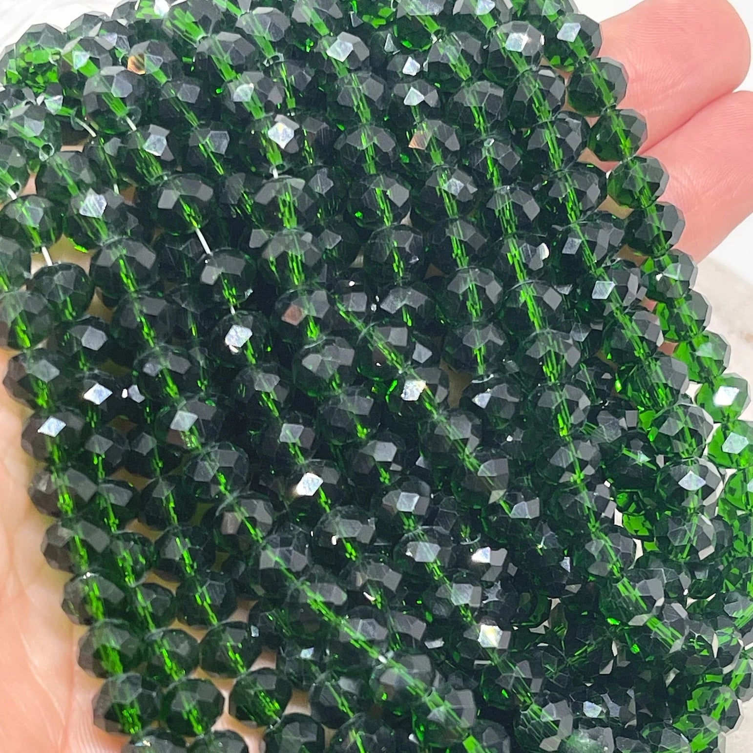 66 St. Kristallperlen 8mm Glasschliffperlen - Dunkelgrün