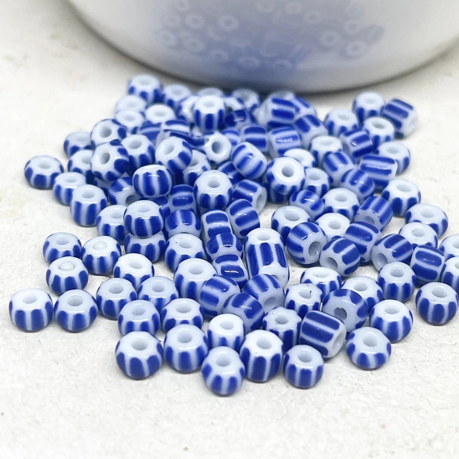 Rocaille Perlen 6/0 - 4mm 20 Gramm Weiß Blau