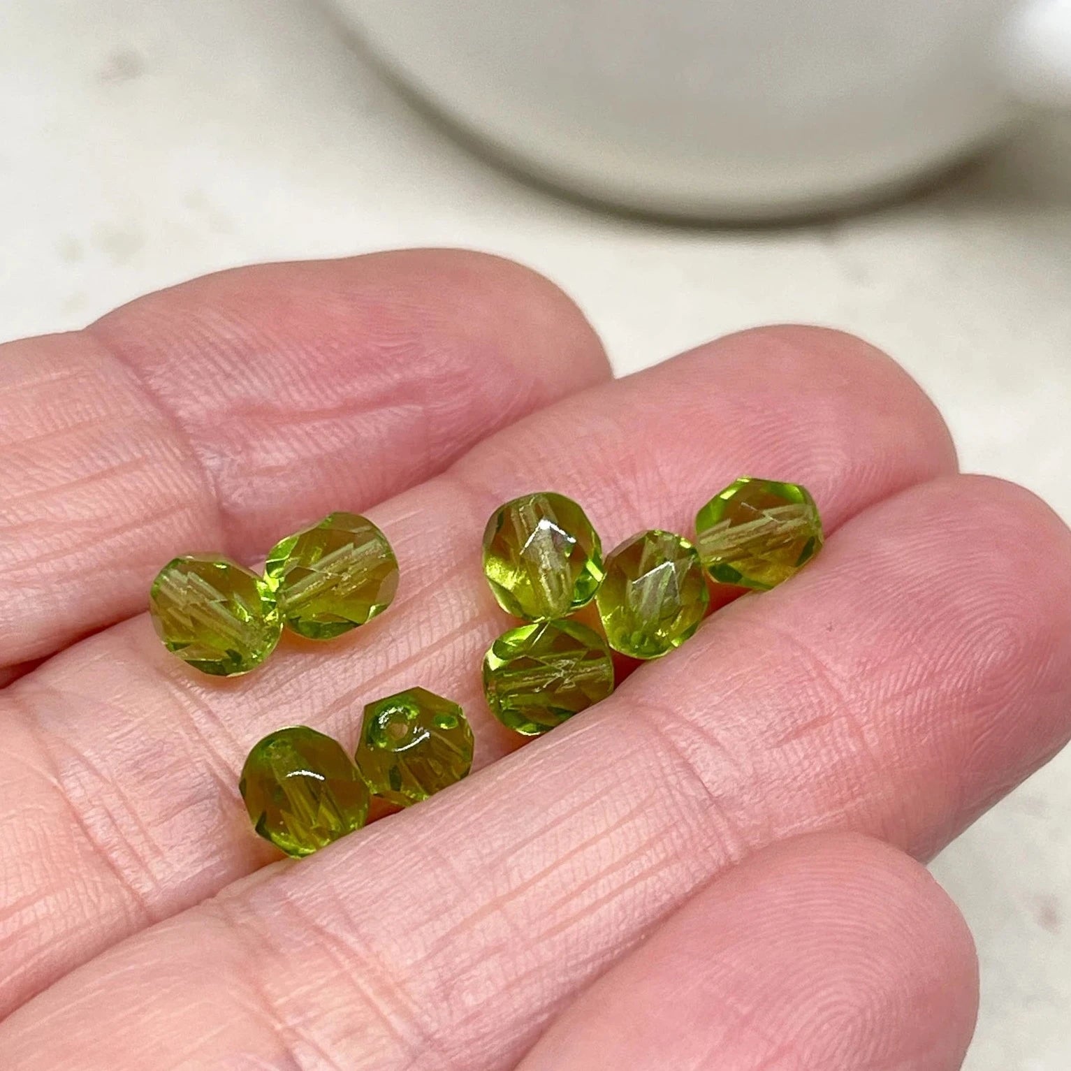 Böhmische Glasperlen 50 St. 6mm Olivgrün