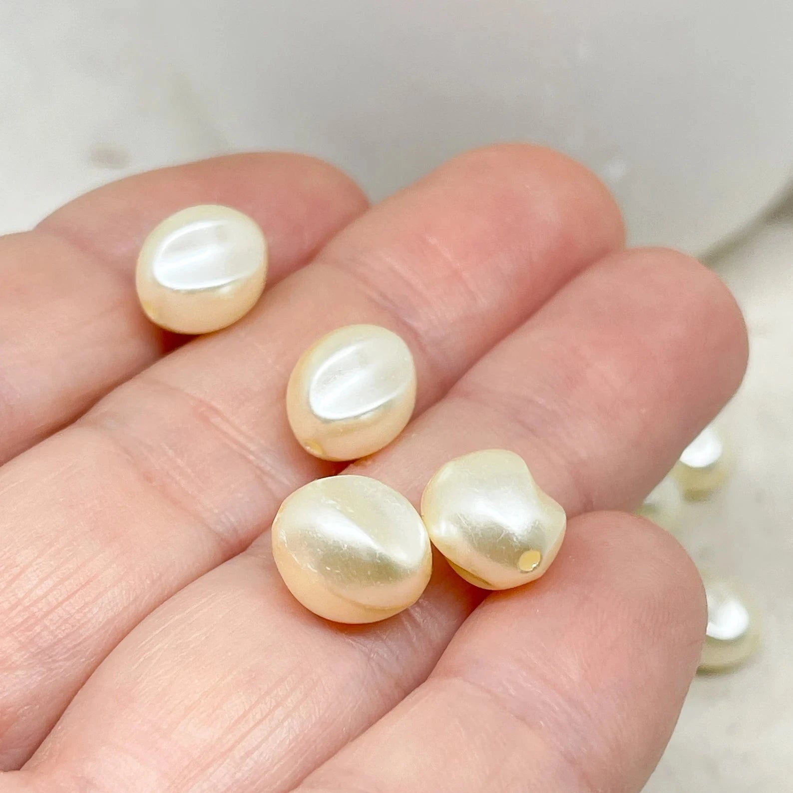 Acryl Perlen Oval Creme Weiß 30 St.