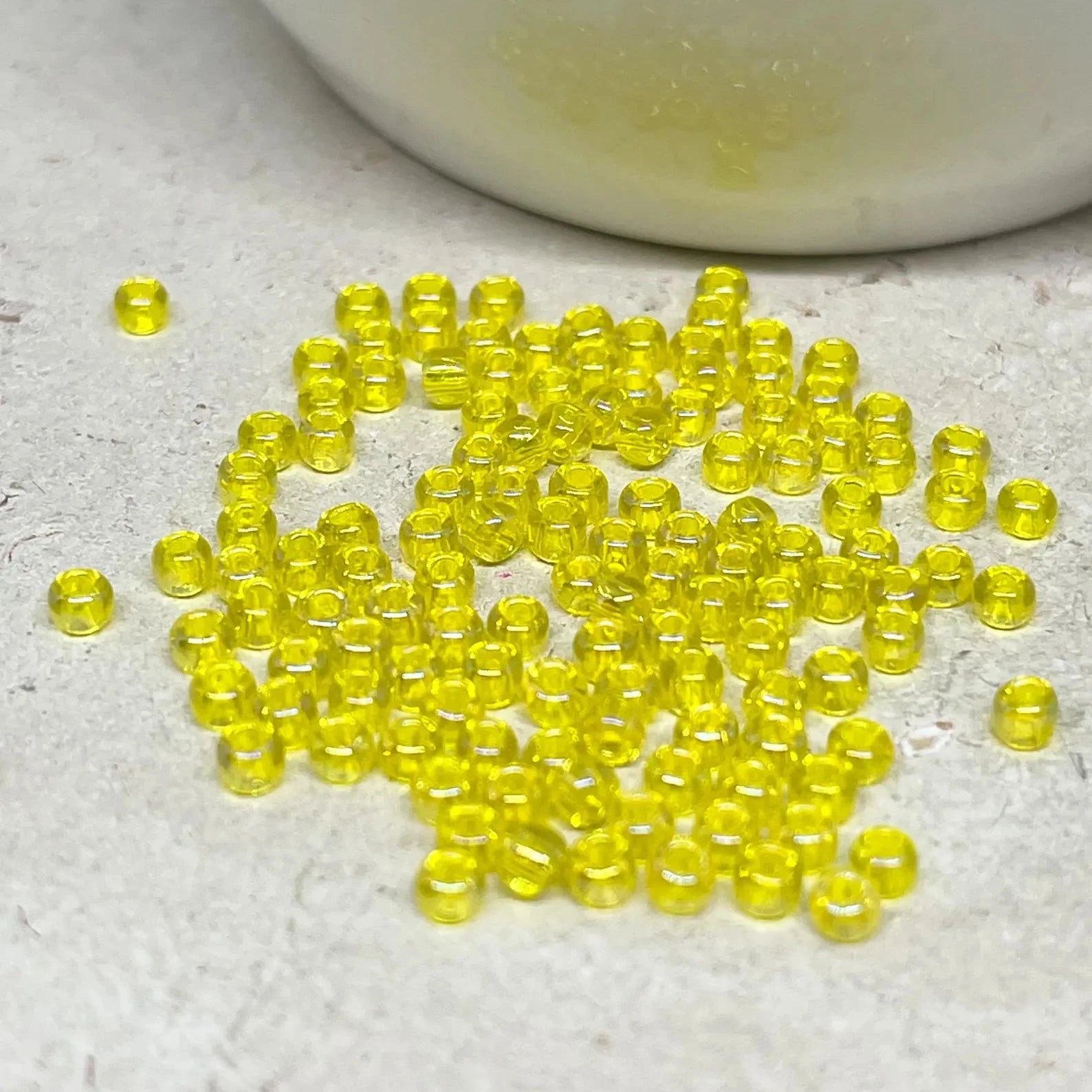 TOHO Beads Perlen Rocaille 10g Nr. 102 Wild Yellow Rose