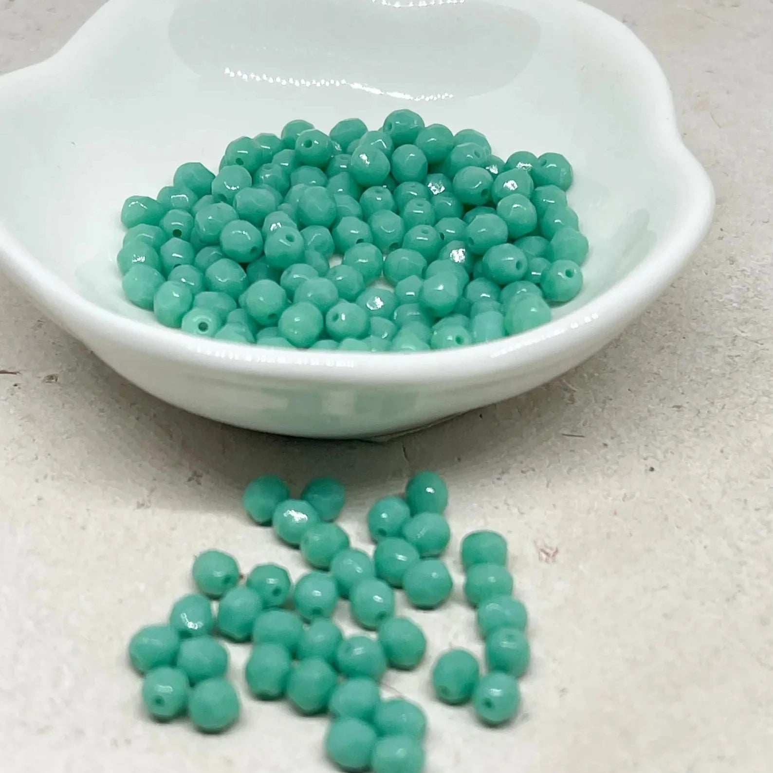 Böhmische Glasschliffperlen 4mm 100 St. Opaque Turqoise