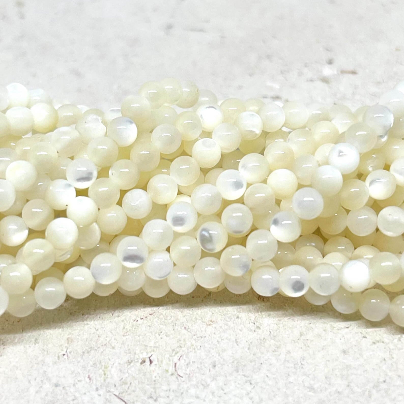 100 St. Perlmutt Perlen 4mm, Muschelperlen 4mm