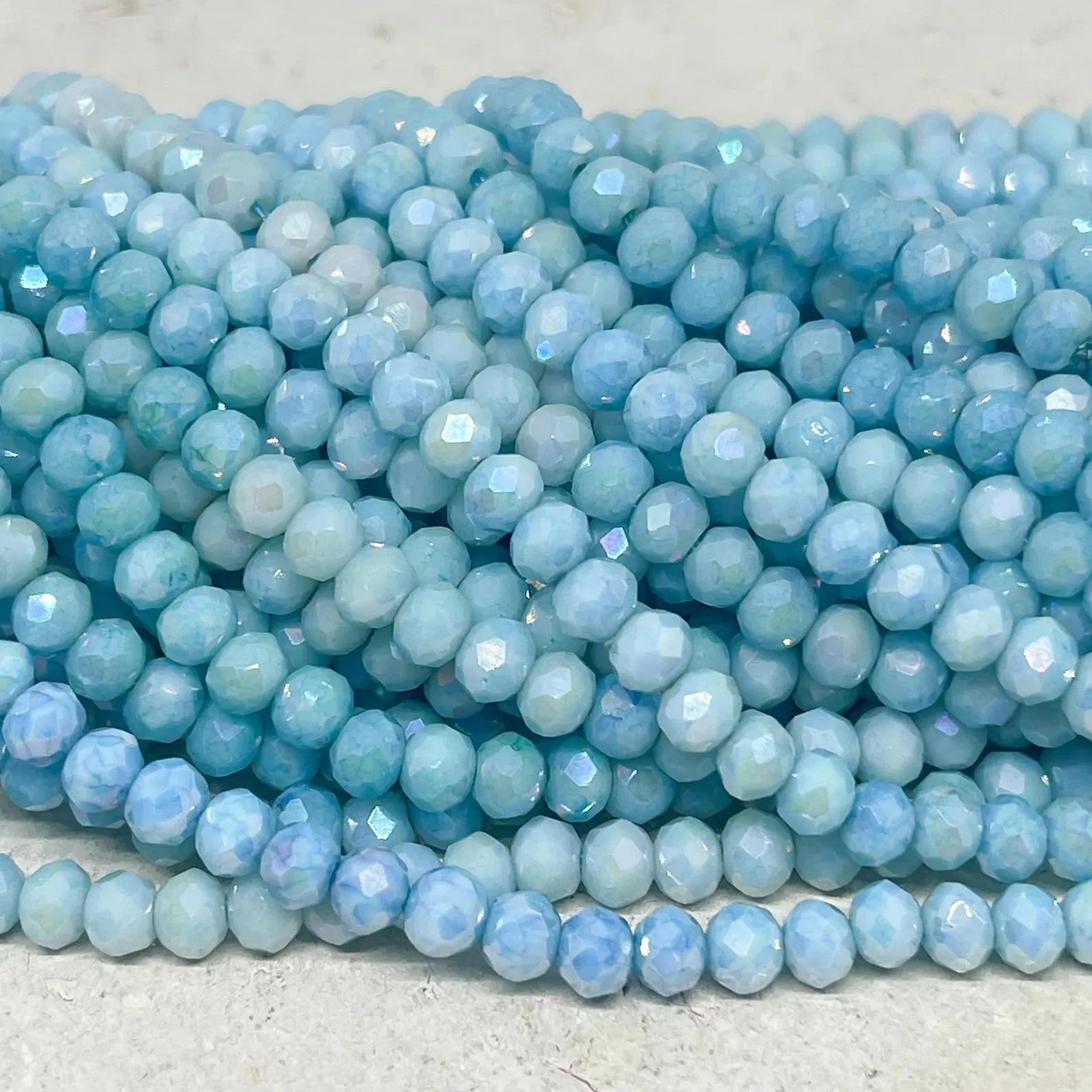 Glasperlen 4mm, Glasschliffperlen Hell Blau Opak