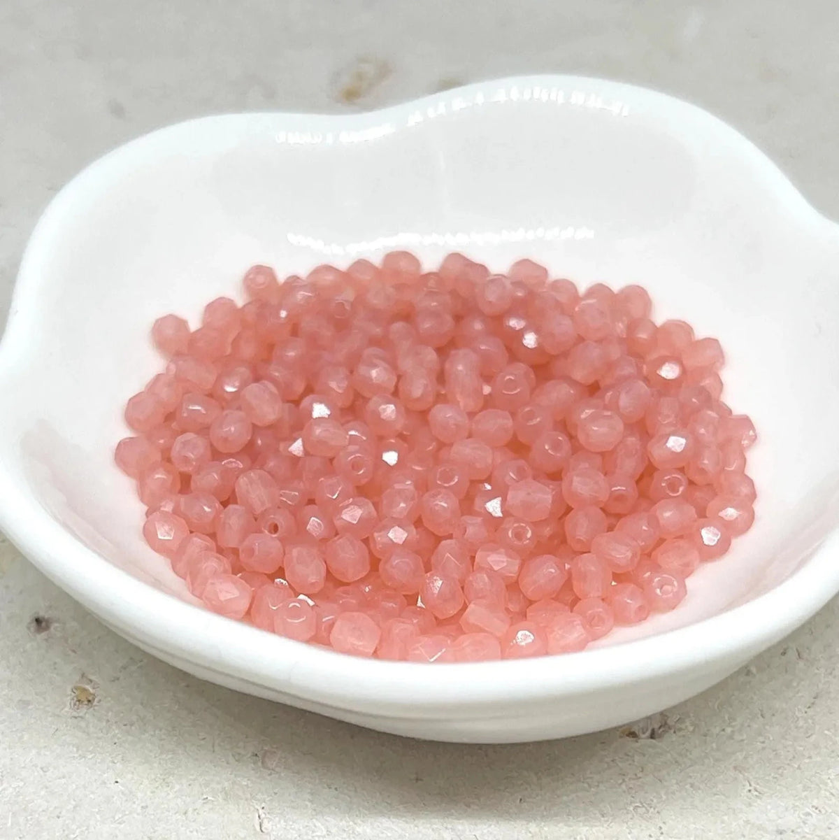 100 St. Böhmische Glasschliffperlen 3mm Opak Rosa, Glasperlen 3mm Milky Pink