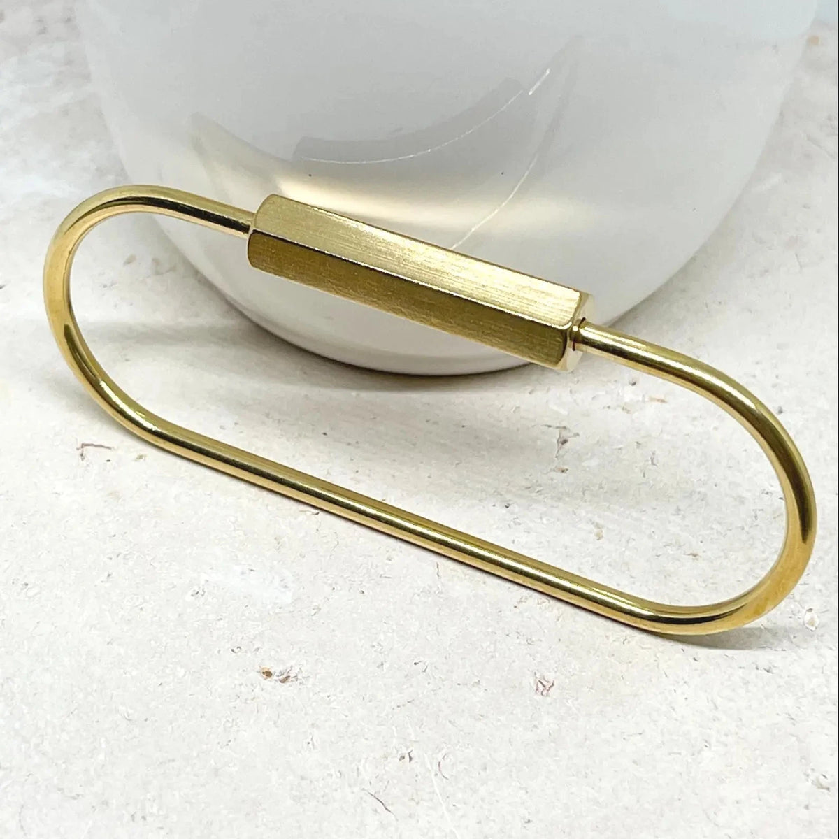 Messing Karabiner ovaler Schloss mit Zirkonia Steinen, 18 K vergoldet.